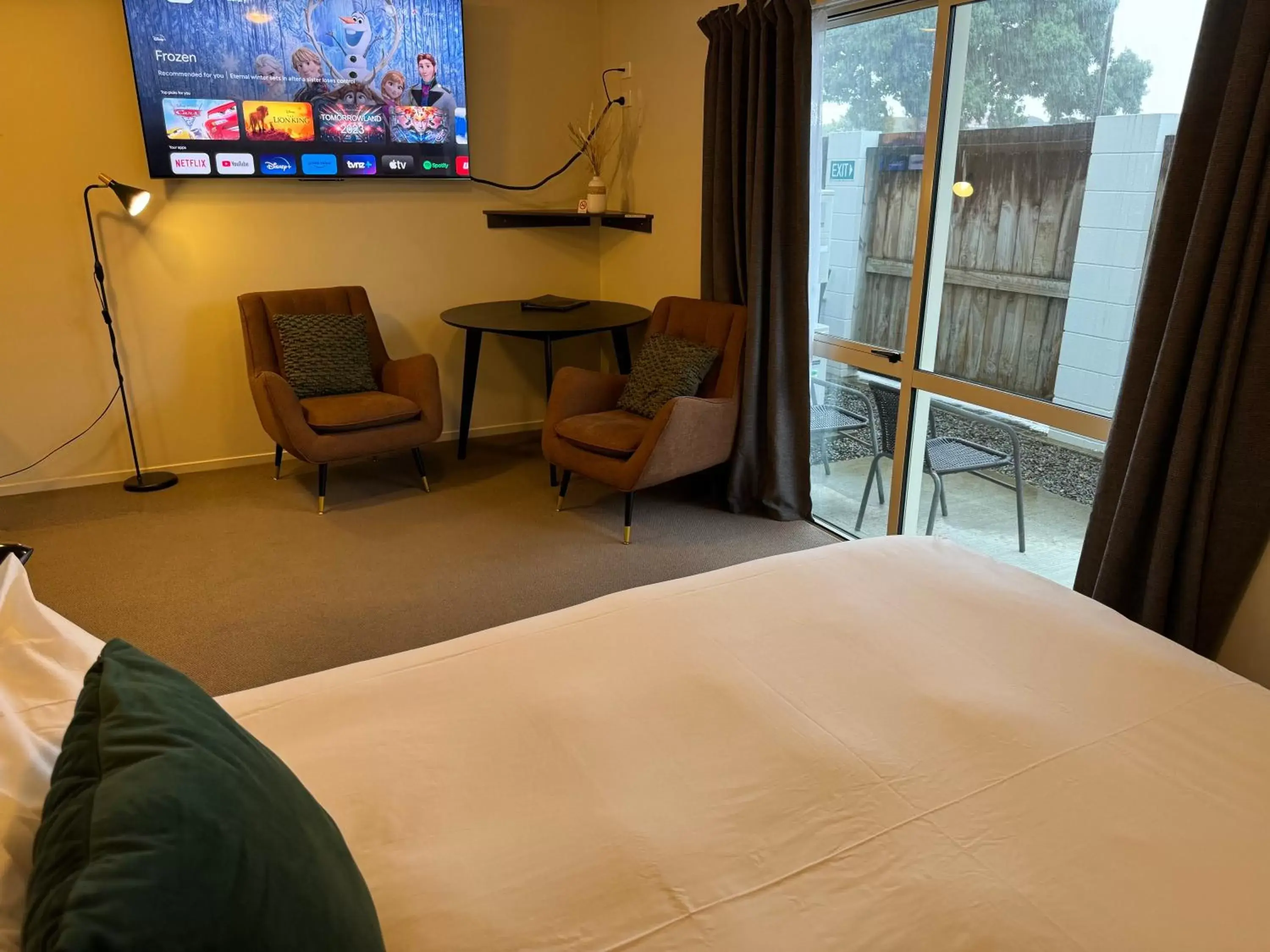 Bed, TV/Entertainment Center in B-Ks Premier Motel Palmerston North