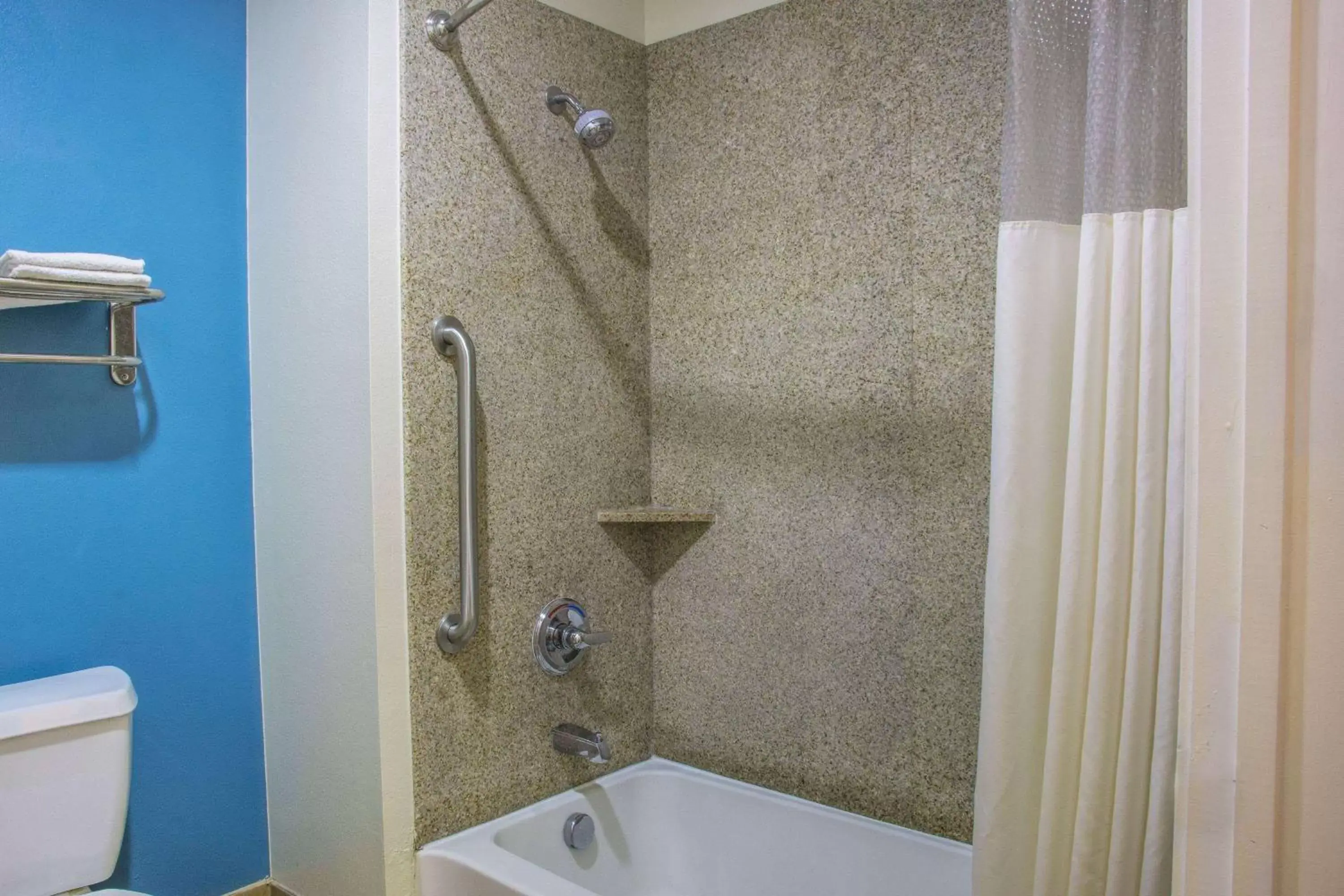 Photo of the whole room in Days Inn by Wyndham Humble/Houston Intercontinental Airport Photo of the whole room in Days Inn by Wyndham Humble/Houston Intercontinental Airport