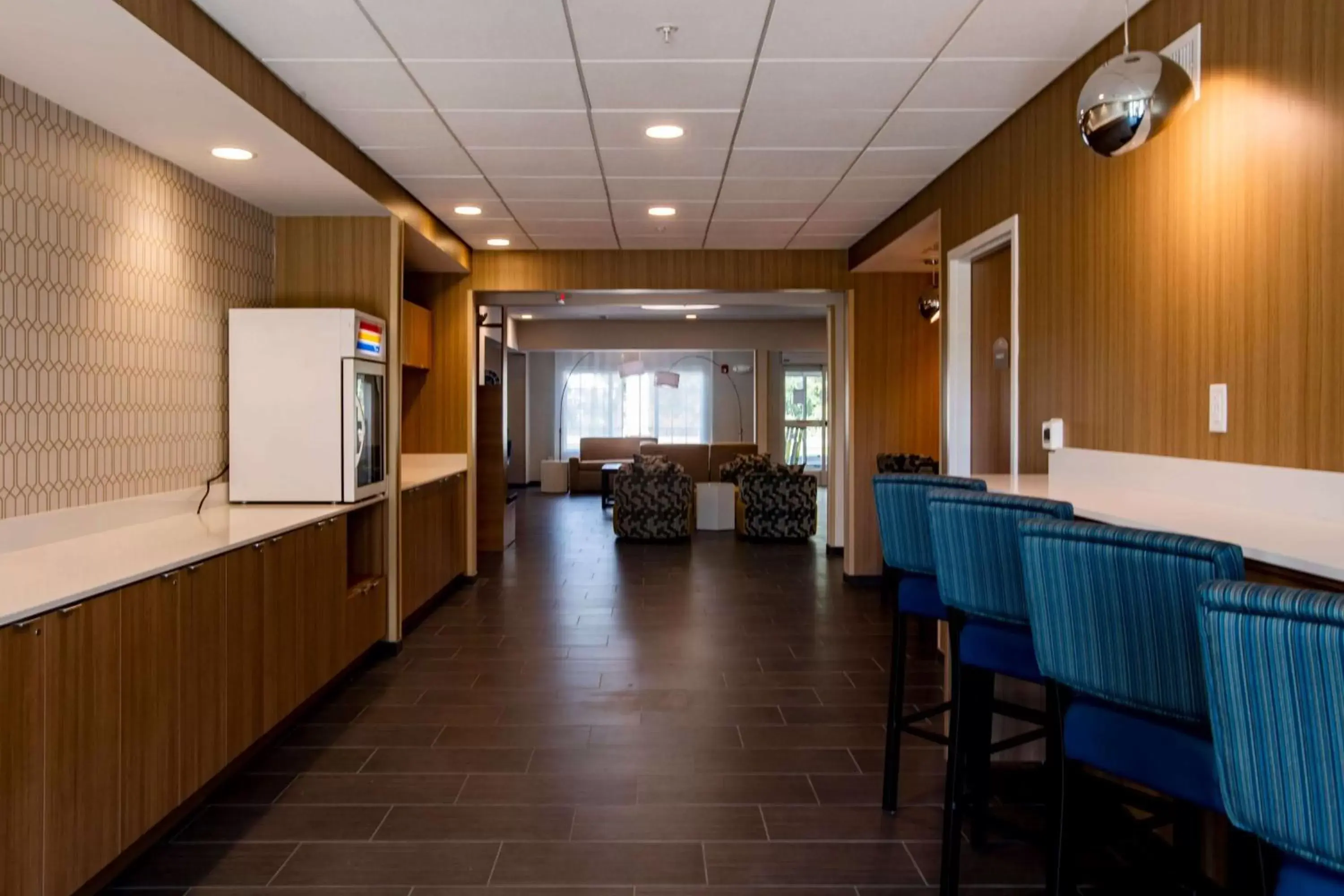 Lobby or reception, Restaurant/Places to Eat in Microtel Inn & Suites by Wyndham Amsterdam