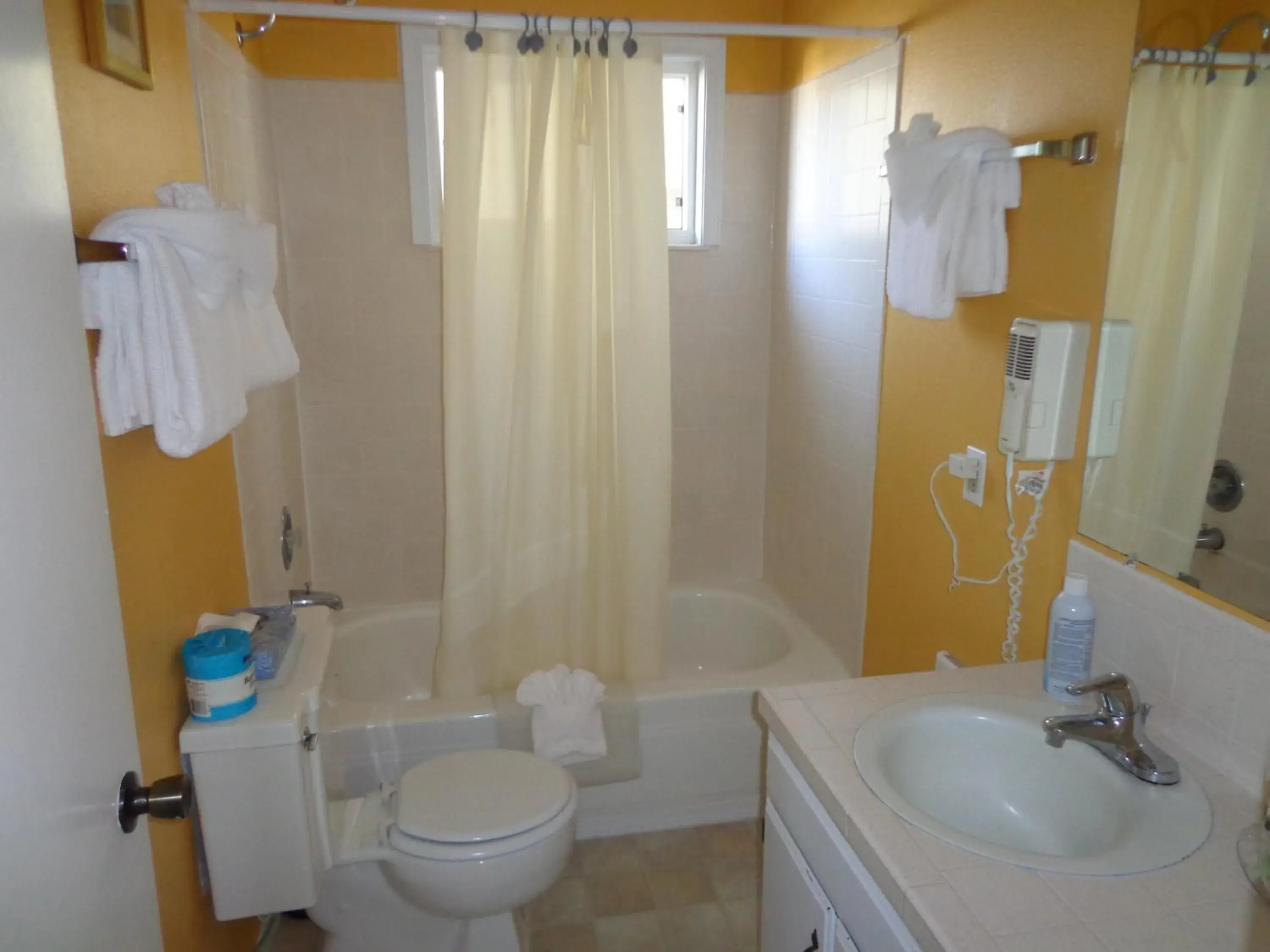 Toilet, Bathroom in Ocean Shores Inn & Suites