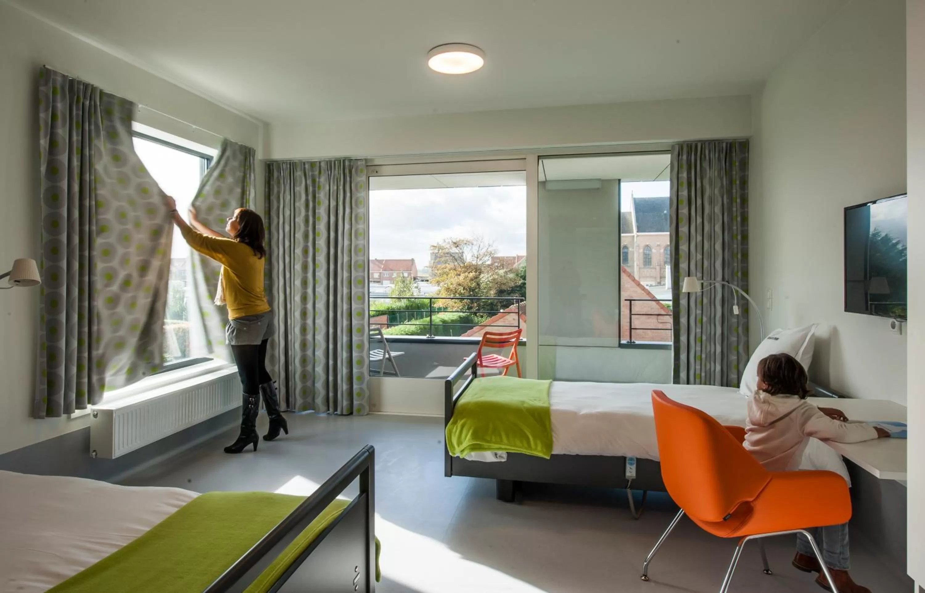 Balcony/Terrace, Bed in Hotel Middelpunt - Gratis Parking - Ontbijt inbegrepen! Nieuwjaarsbrunch 01 januari