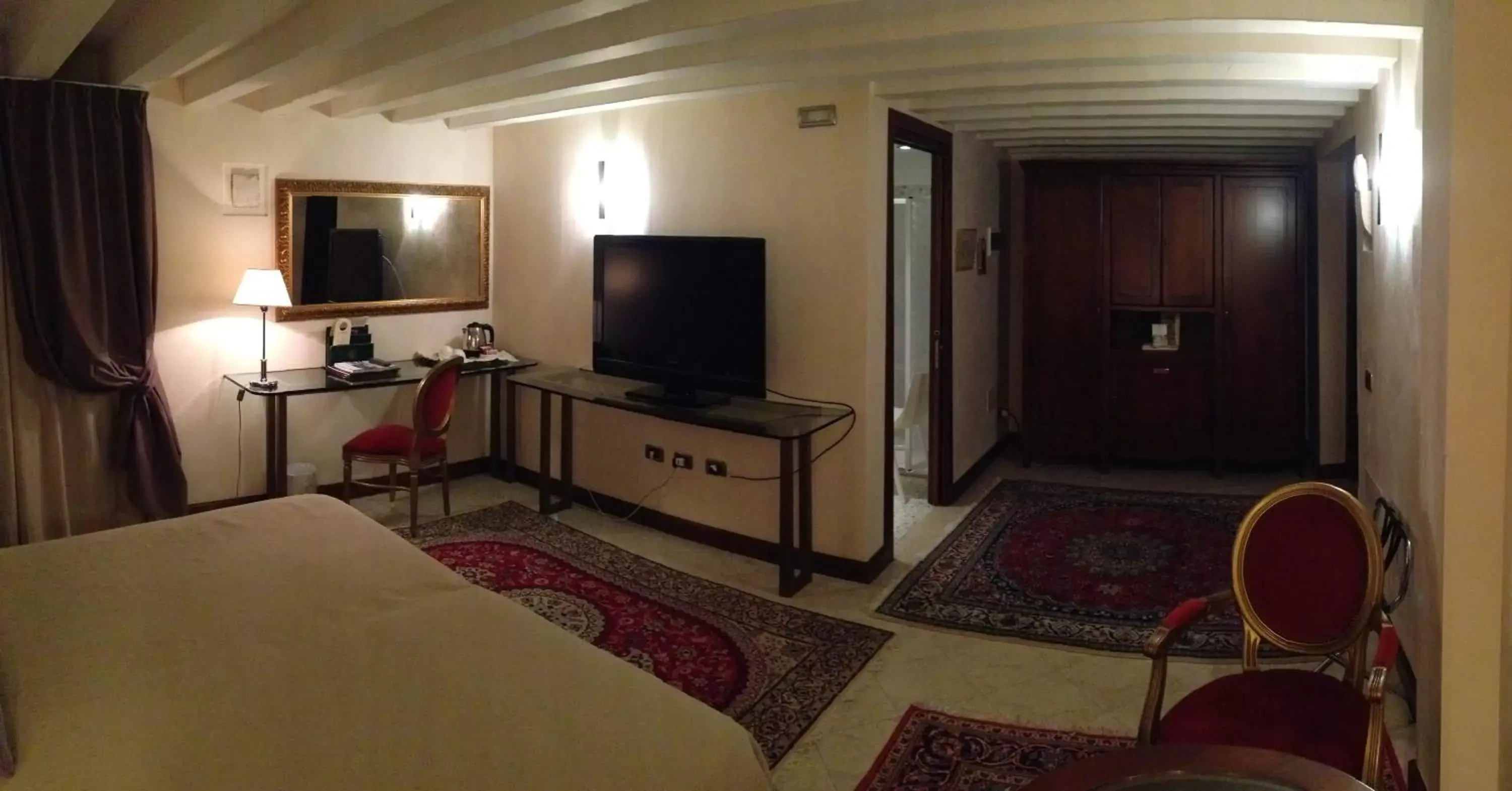 TV and multimedia, TV/Entertainment Center in Hotel Liassidi Palace