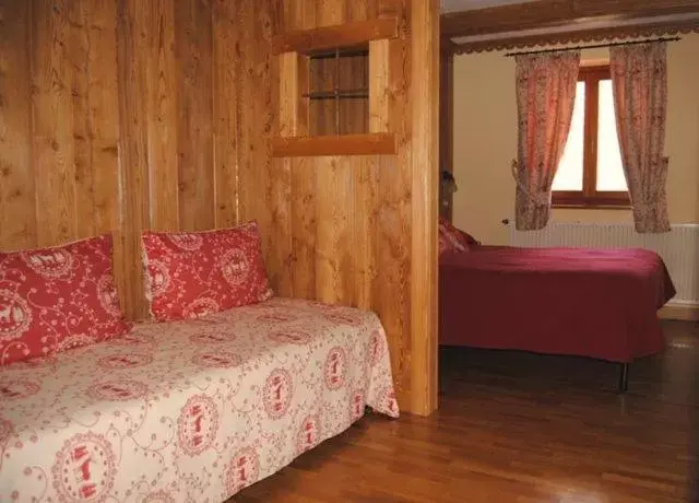 Decorative detail, Bed in Chalet Plan Gorret