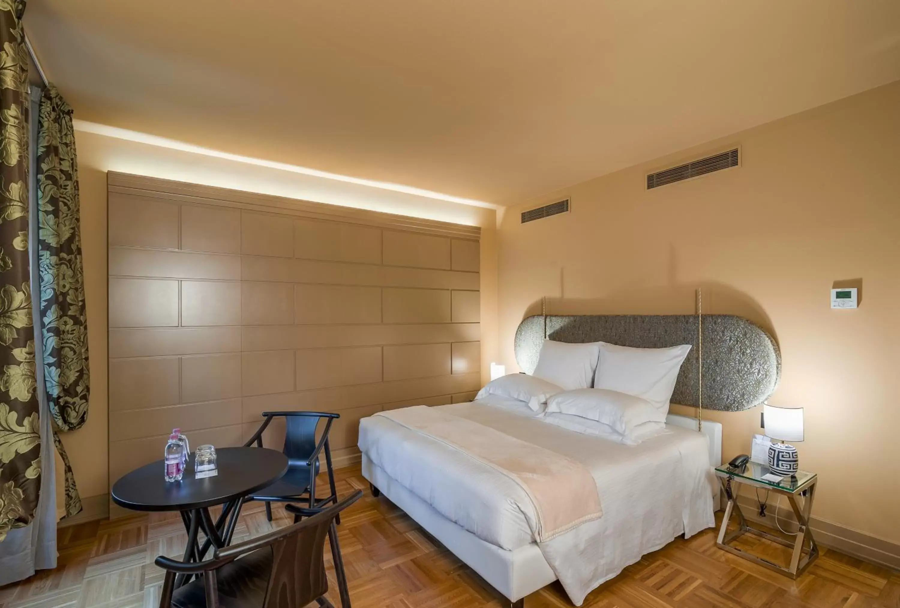 Bedroom, Bed in Hotel Firenze Number Nine