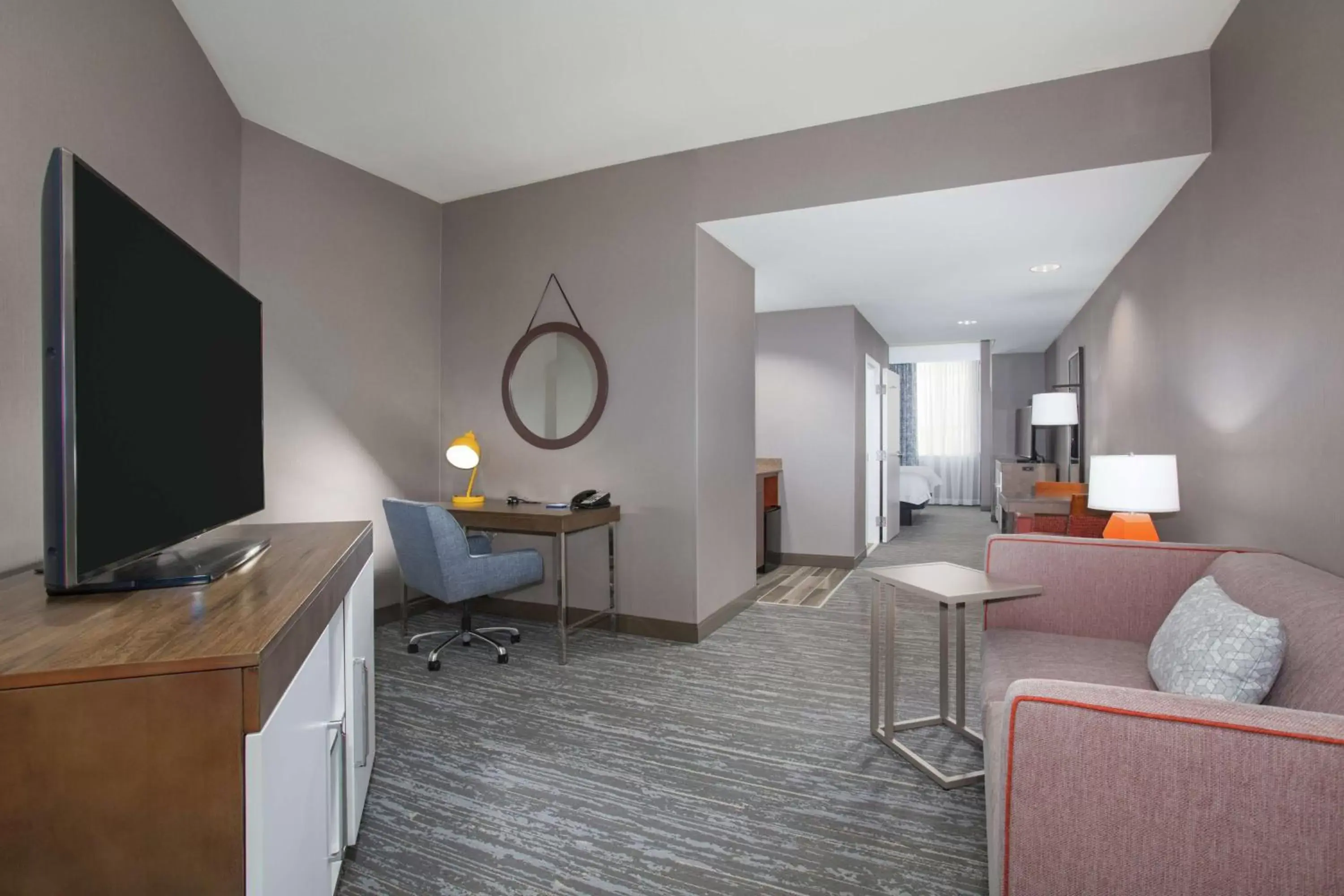 Bedroom, TV/Entertainment Center in Hampton Inn & Suites Denver-Downtown