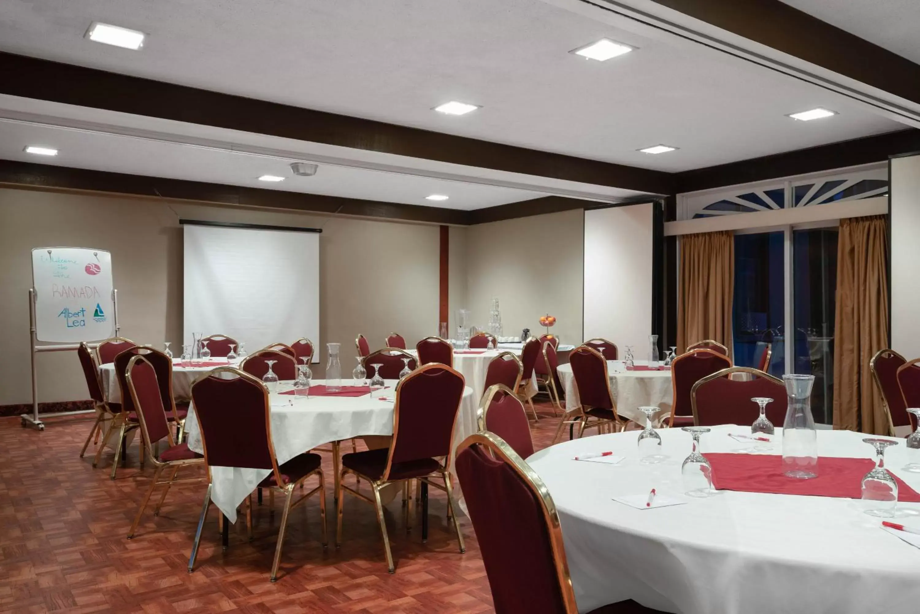 Meeting/conference room in Ramada by Wyndham Albert Lea