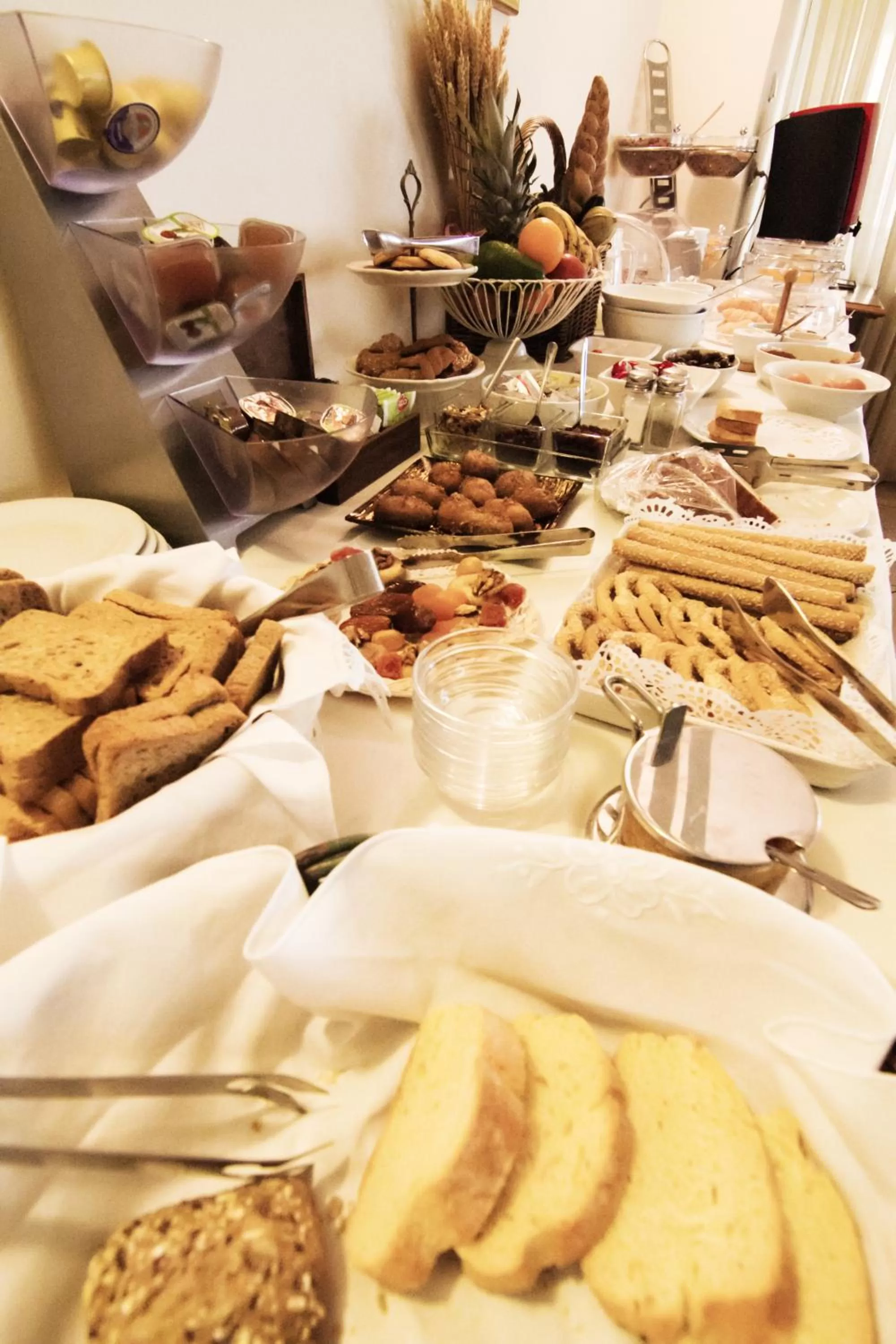 Food in Green Hill Hotel