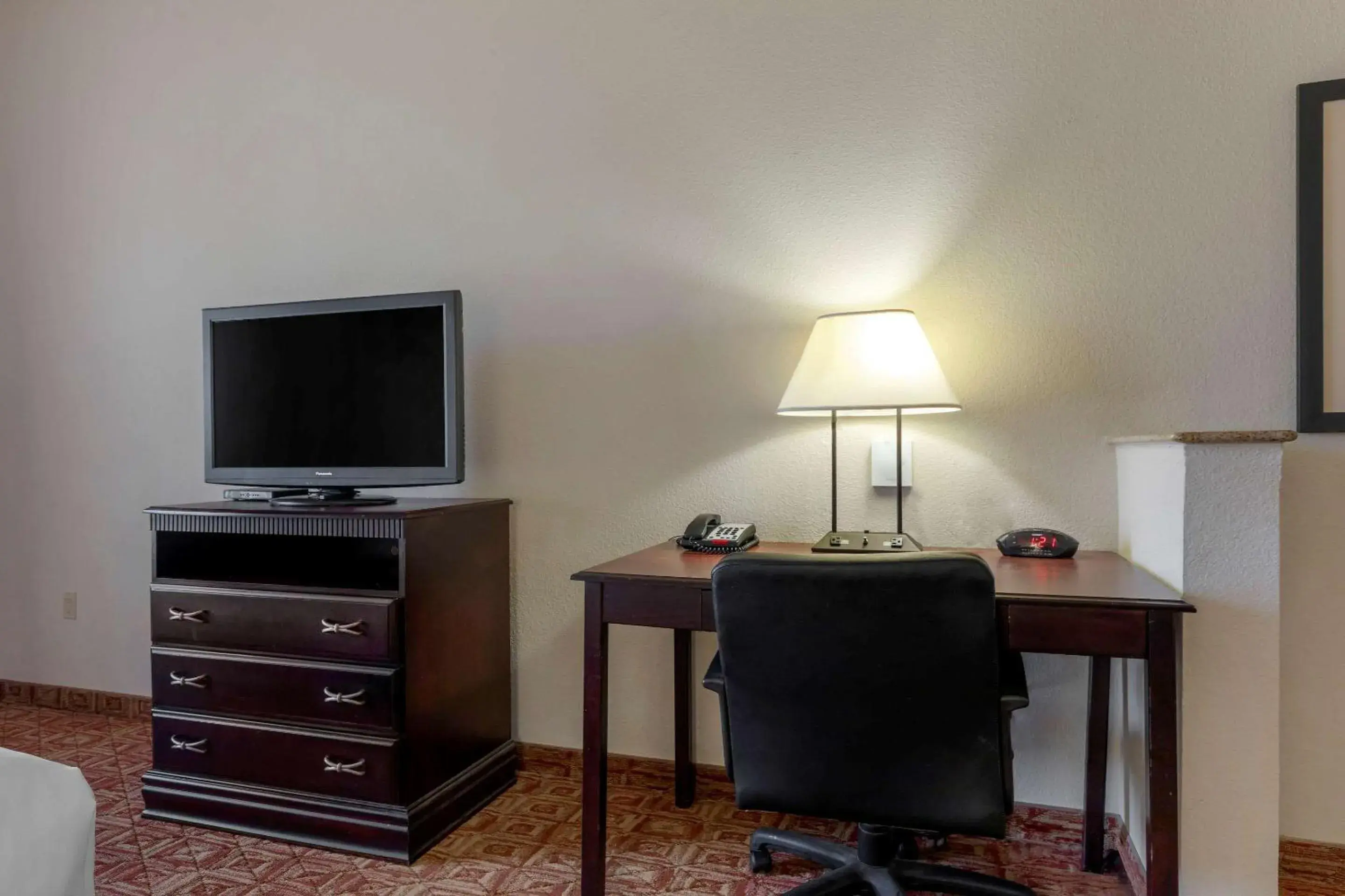TV and multimedia, TV/Entertainment Center in Comfort Inn & Suites Denison - Lake Texoma