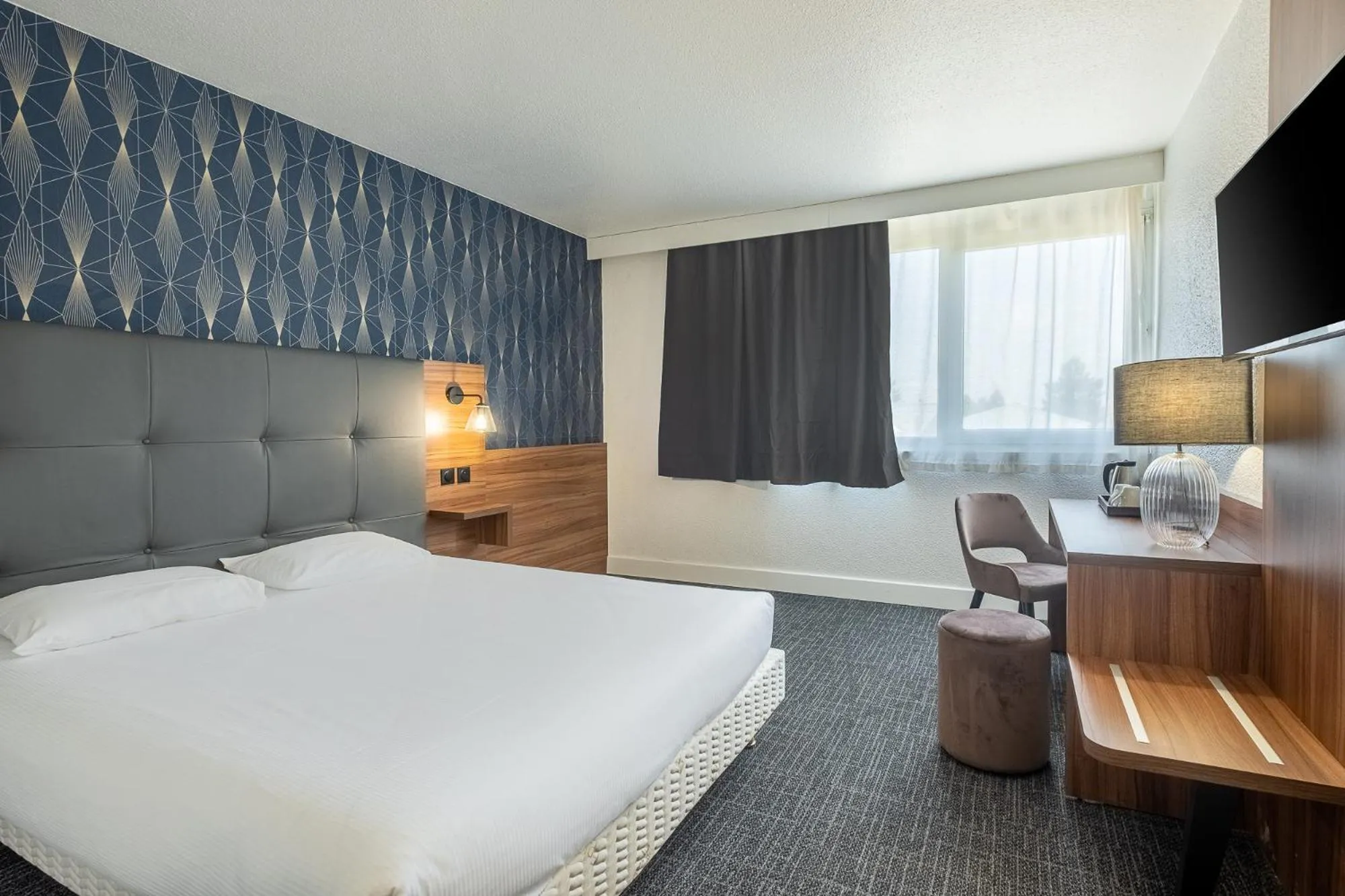 Photo of the whole room, Bed in Hôtel Akena Poitiers Nord Futuroscope