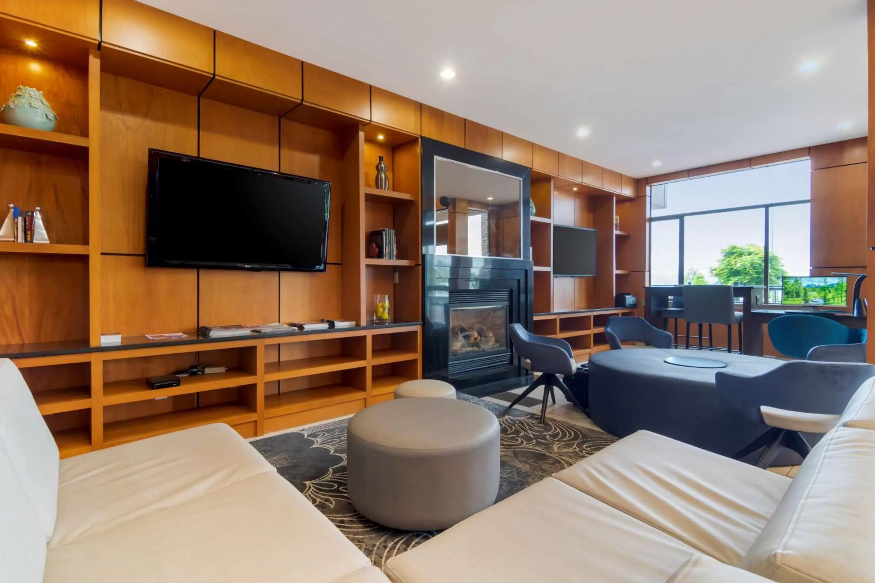 Lobby or reception in Best Western Premier Aberdeen Kamloops