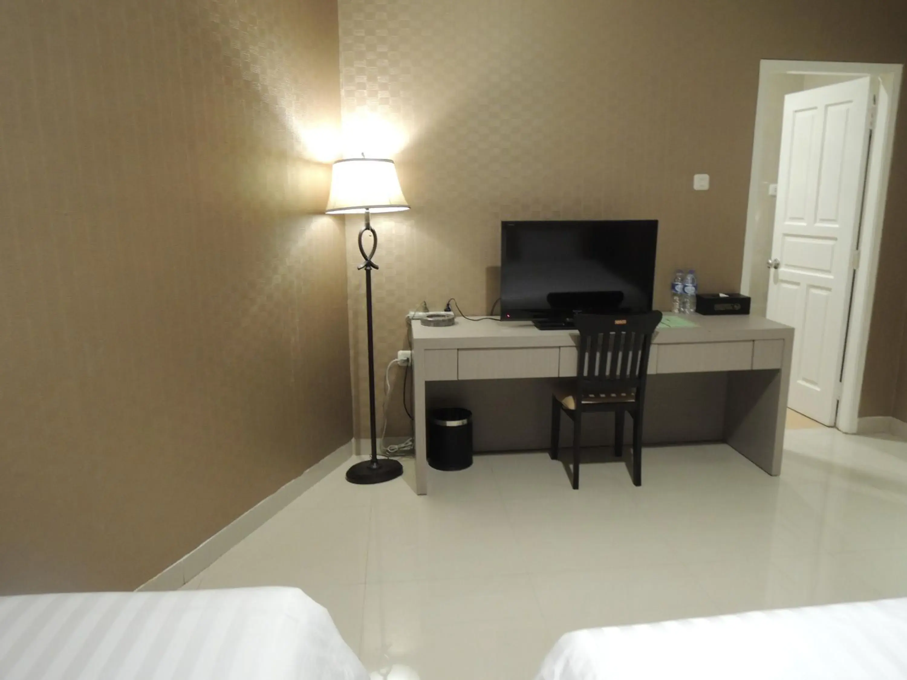 TV and multimedia, TV/Entertainment Center in Hotel 55