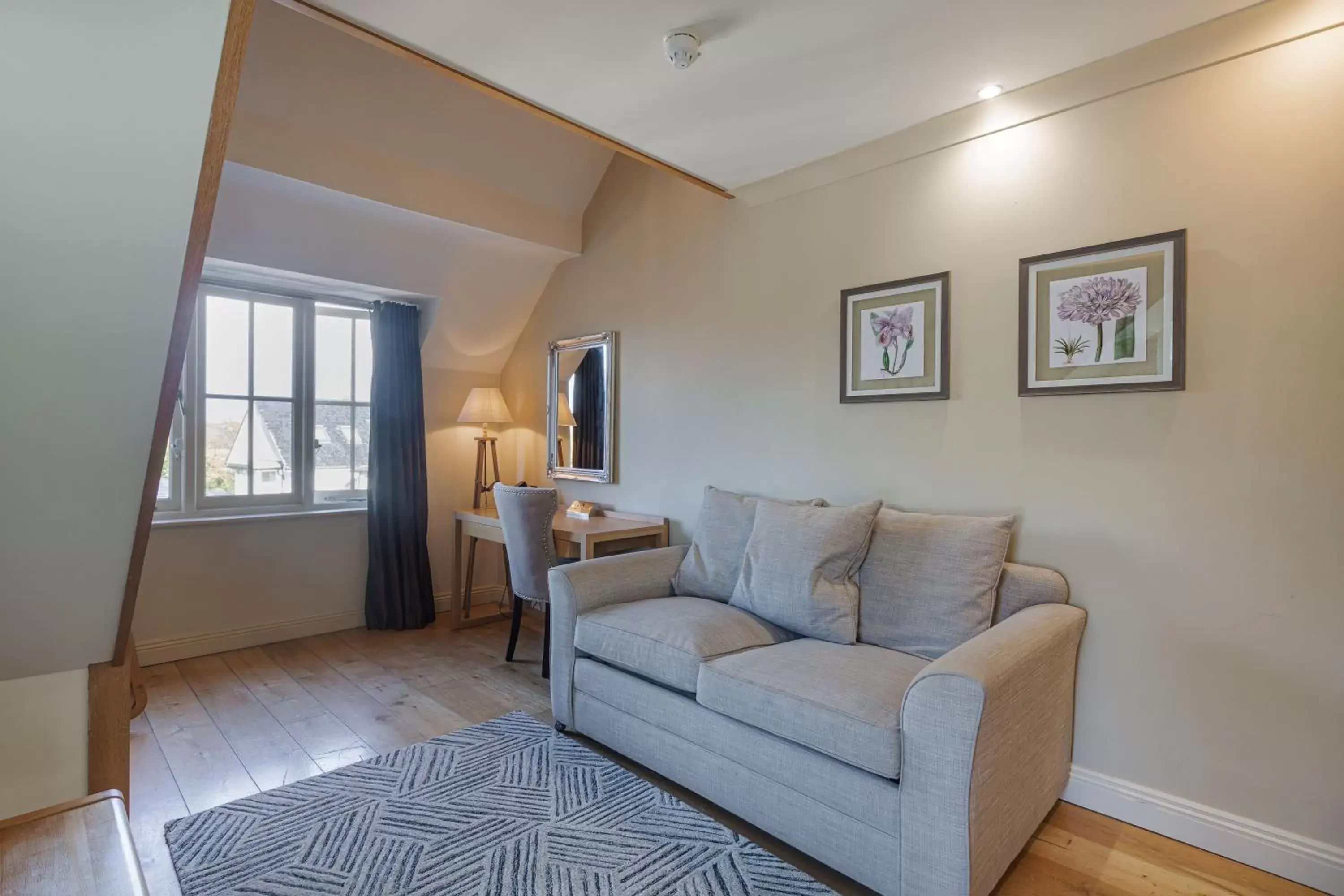 Seating Area in The White Horse Hotel, Romsey, Hampshire