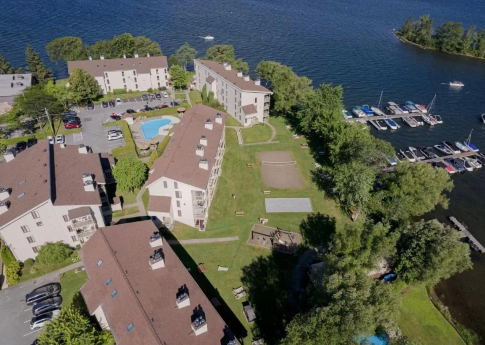 Bird's-eye View in Magog Waterfront Studio 106