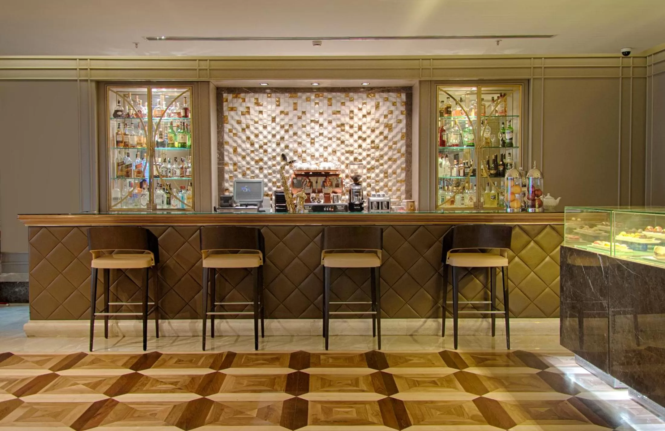 Lounge or bar in Windsor Hotel & Convention Center Istanbul
