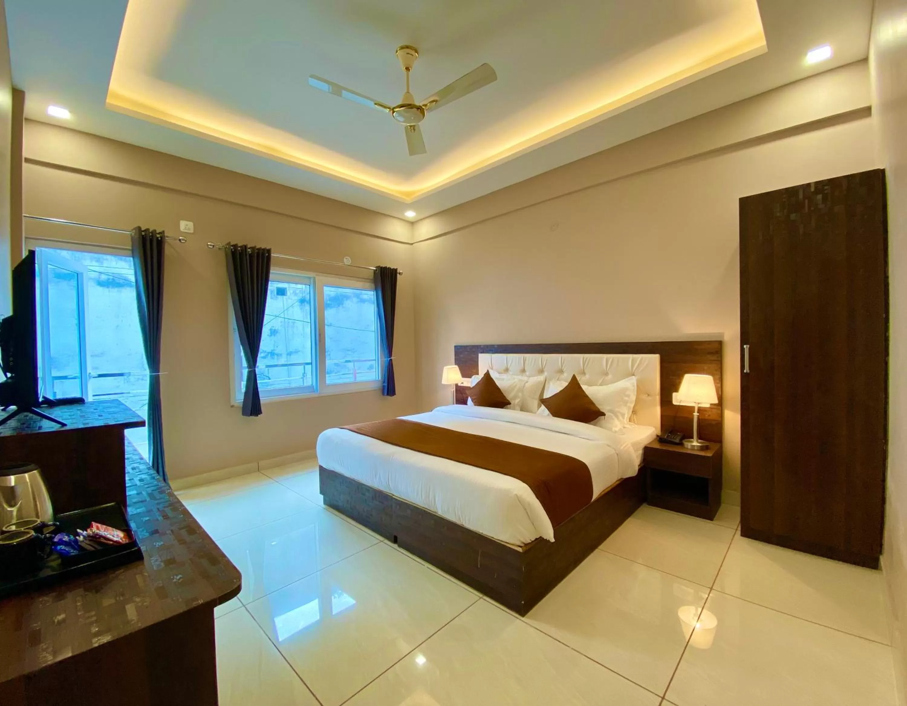 Bed in Hotel Shiv Inn Near Secret Waterfall