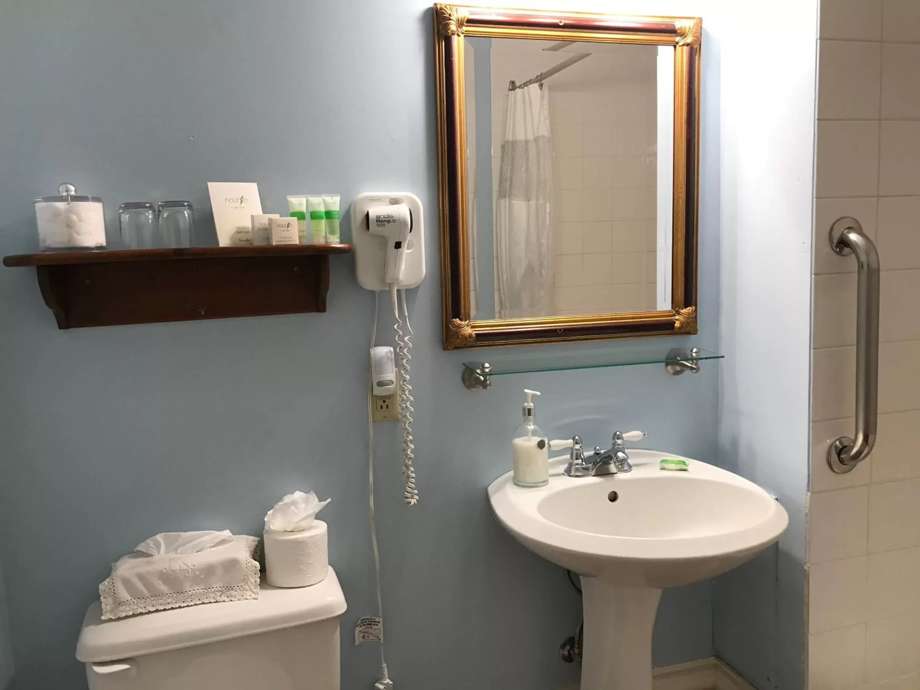 Bathroom in Tattingstone Inn