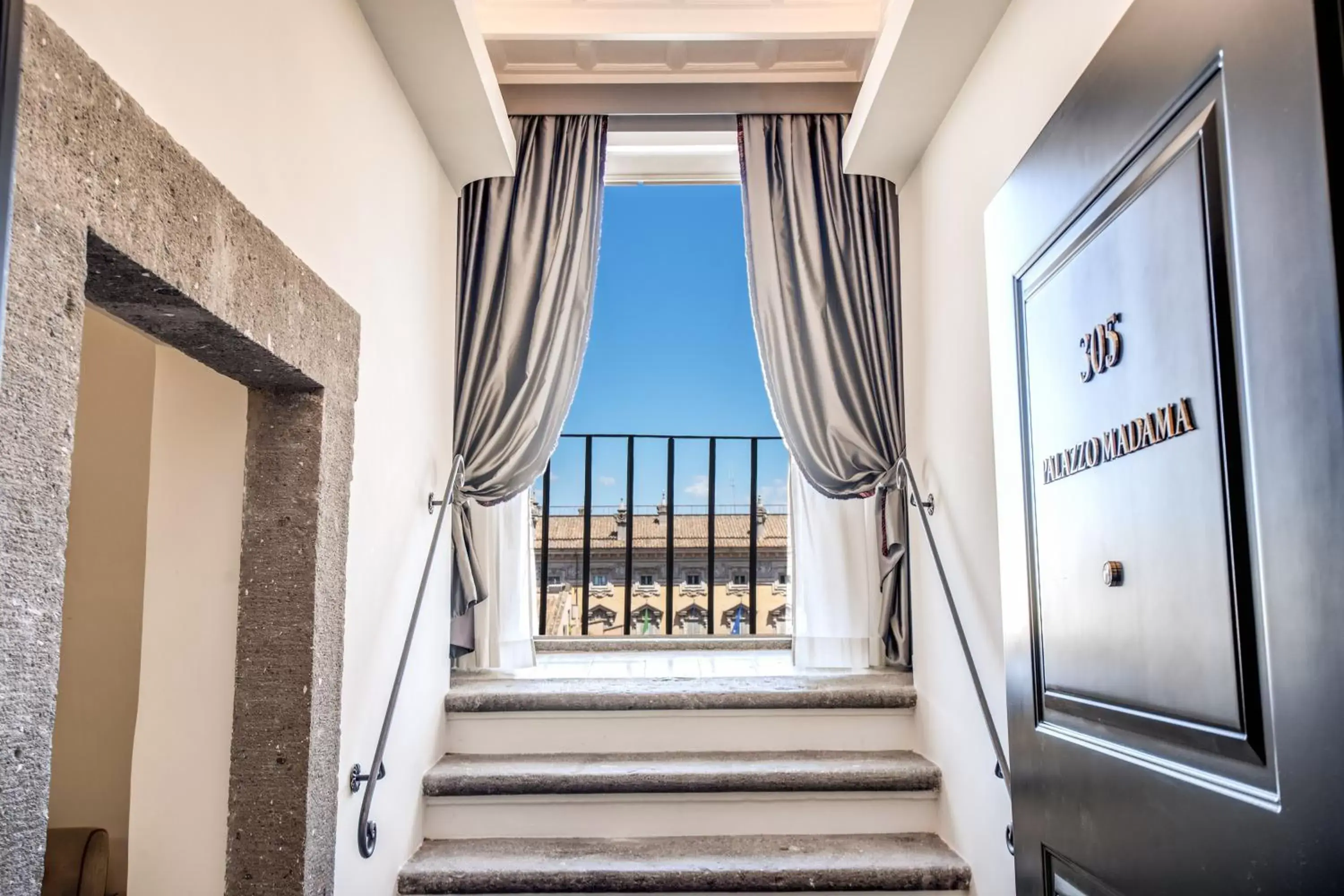 Balcony/Terrace, Sea View in Eitch Borromini Palazzo Pamphilj