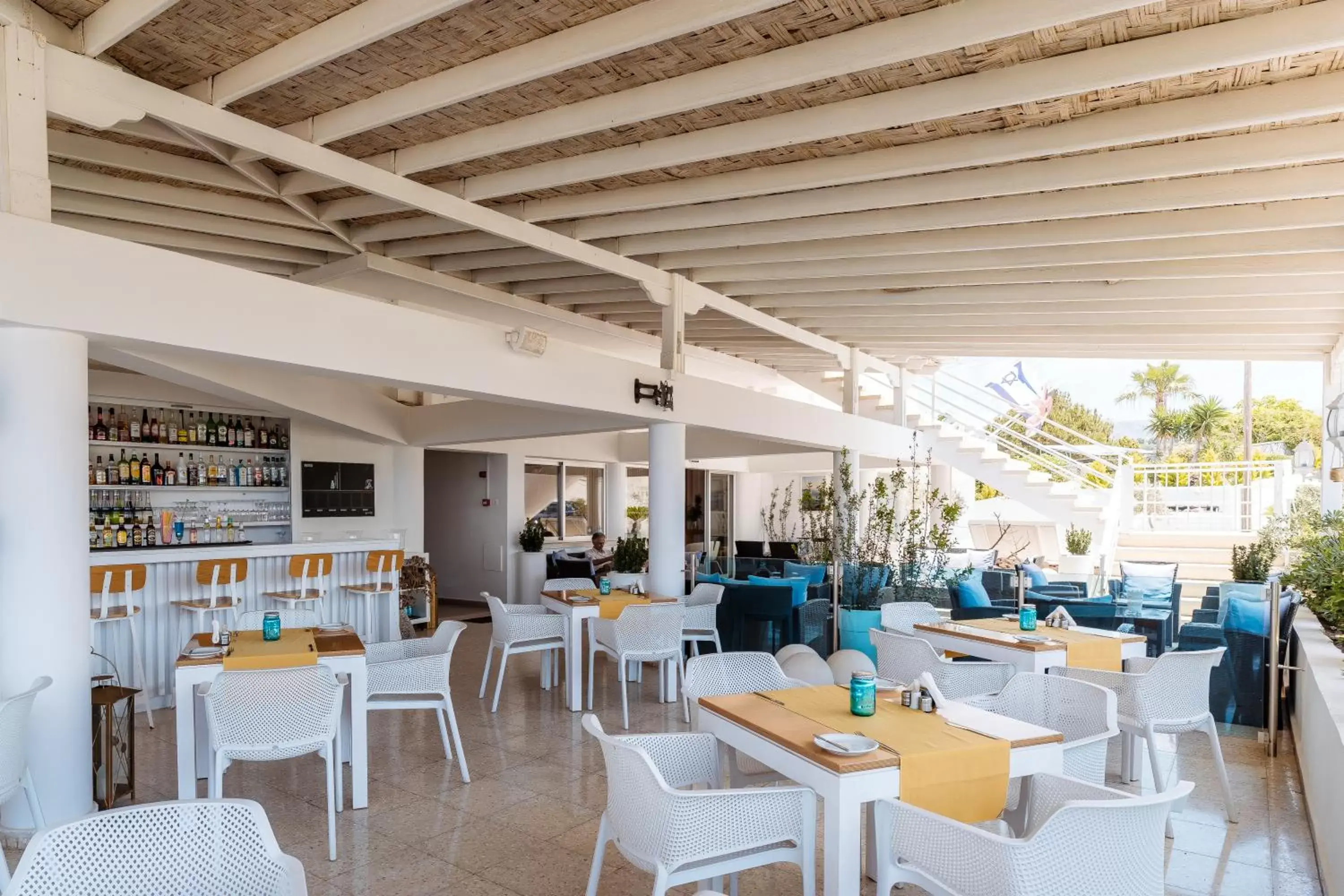 Restaurant/Places to Eat in Vrachia Beach Hotel & Suites - Adults Only