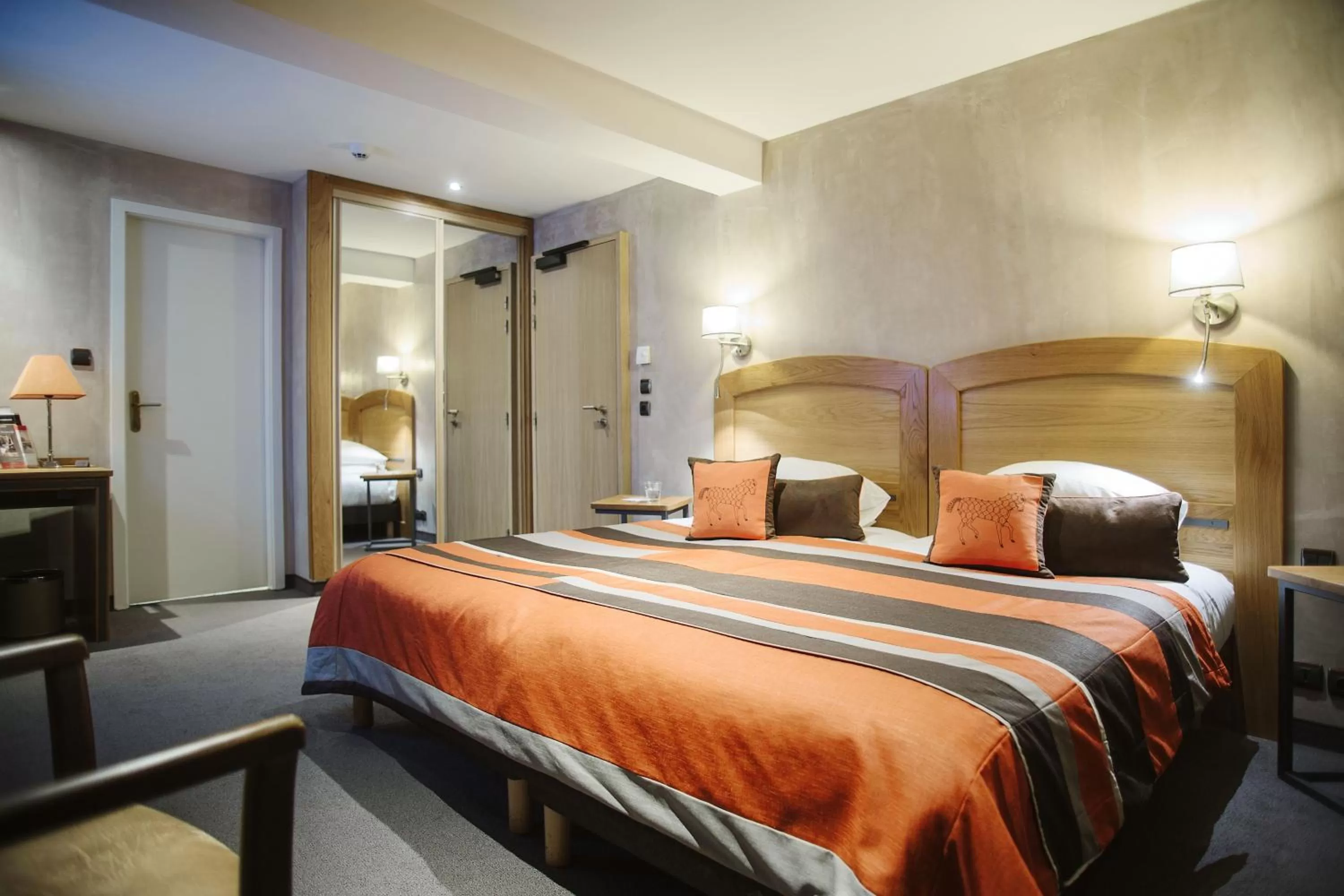 Staff, Bed in Hotel Beaucour