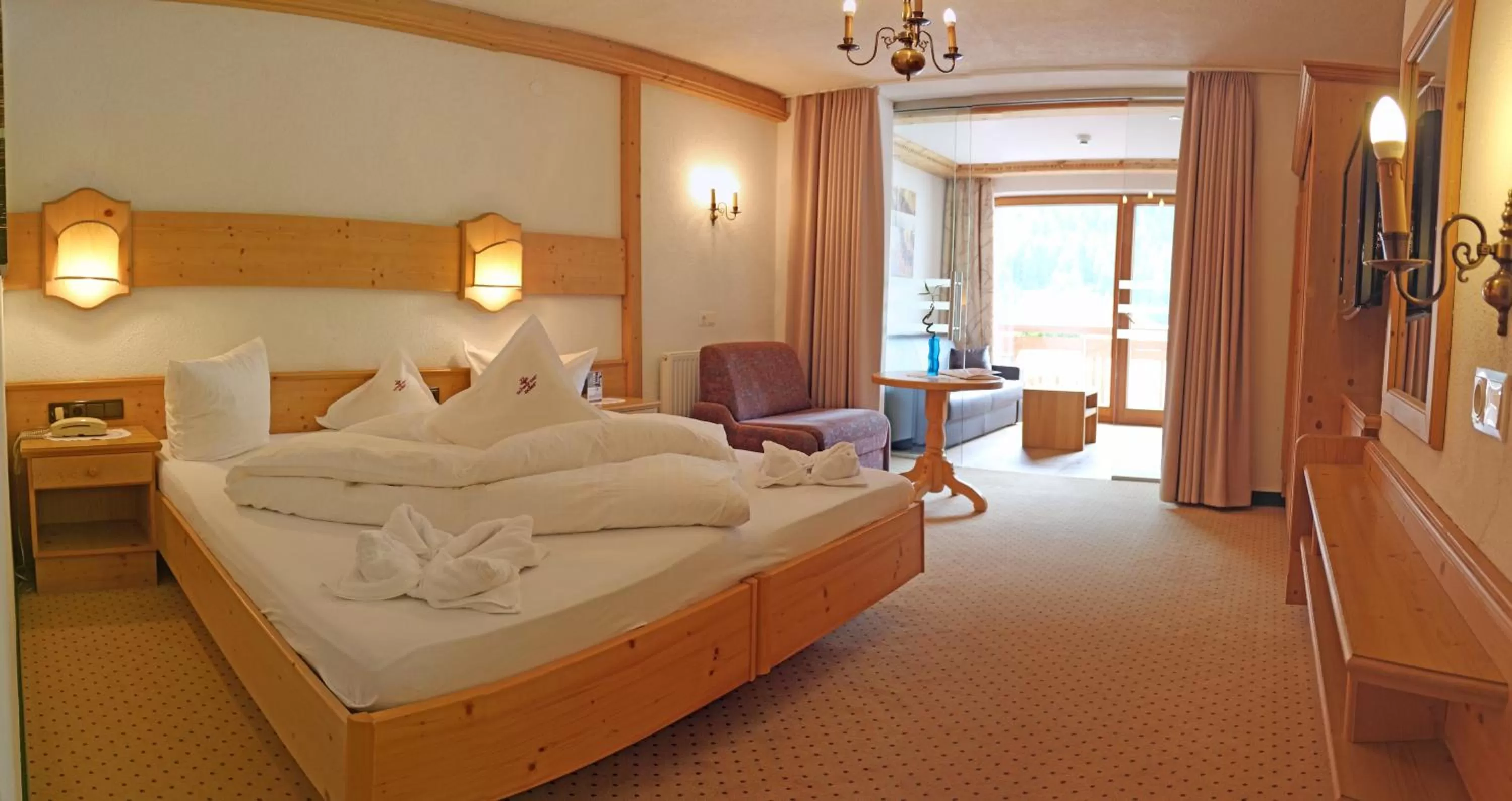 Living room, Bed in Hotel Schwarzer Adler