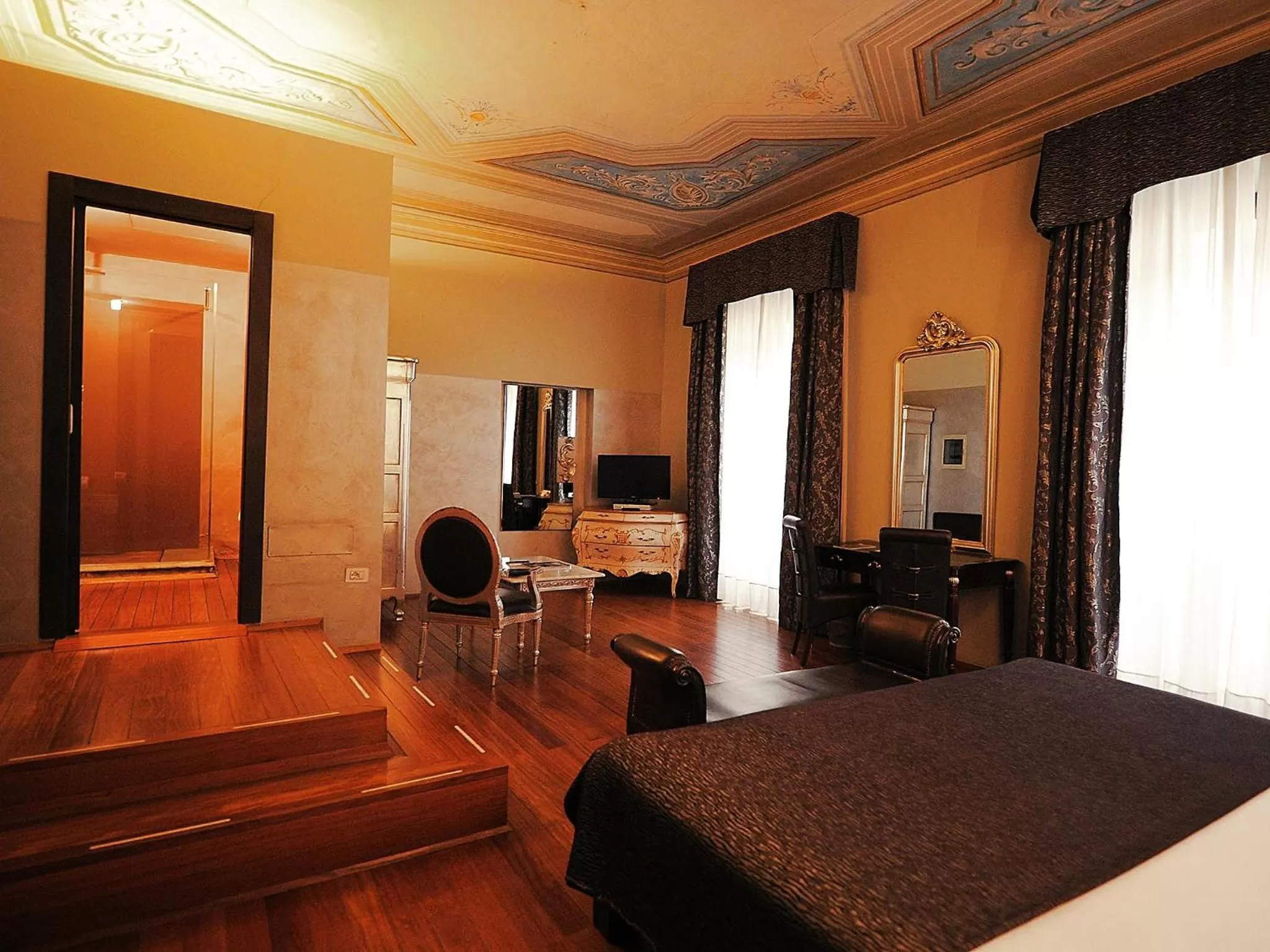 Living room, Bed in Borghese Palace Art Hotel