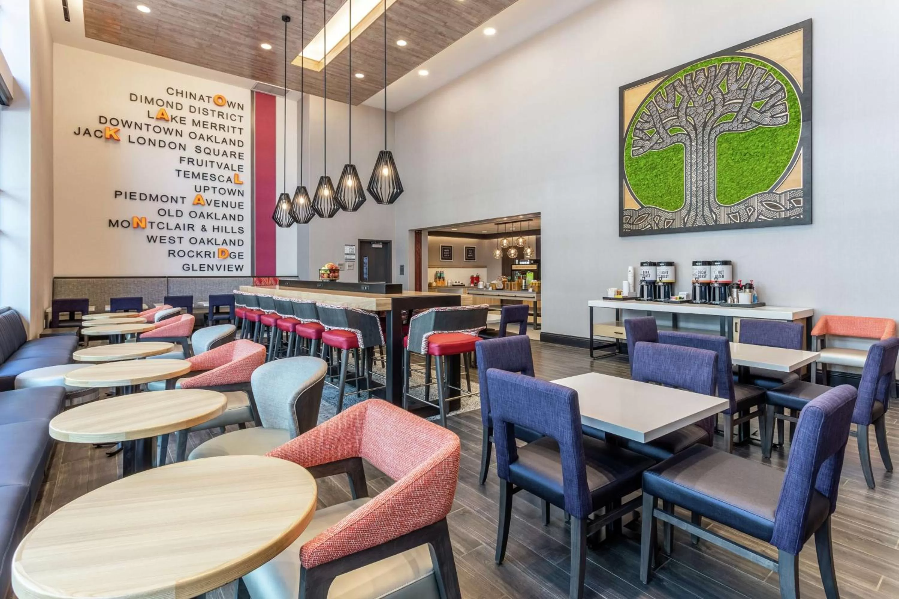 Breakfast in Hampton Inn Oakland Downtown-City Center