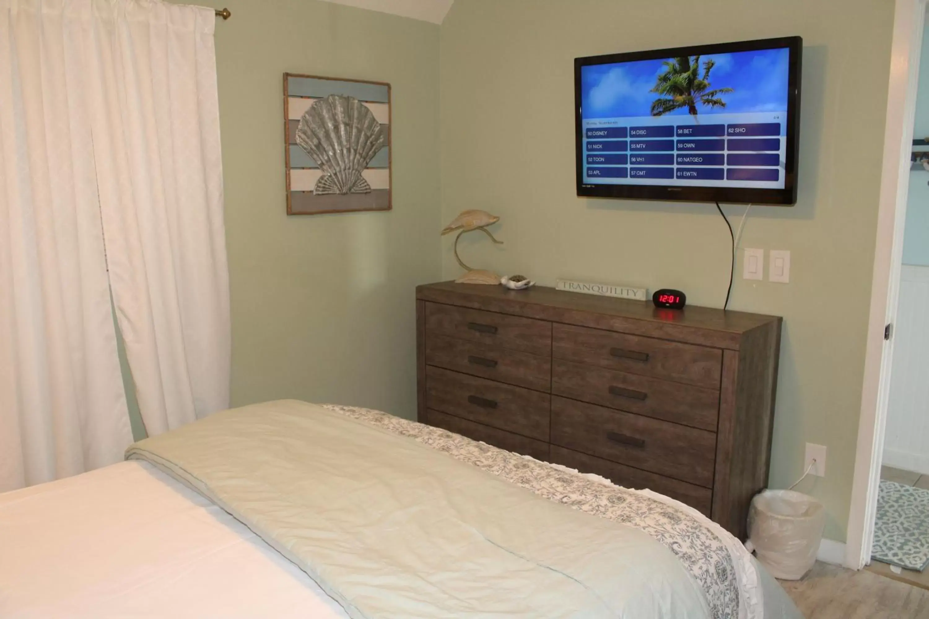 Bedroom, TV/Entertainment Center in Myrtle Beach Resort
