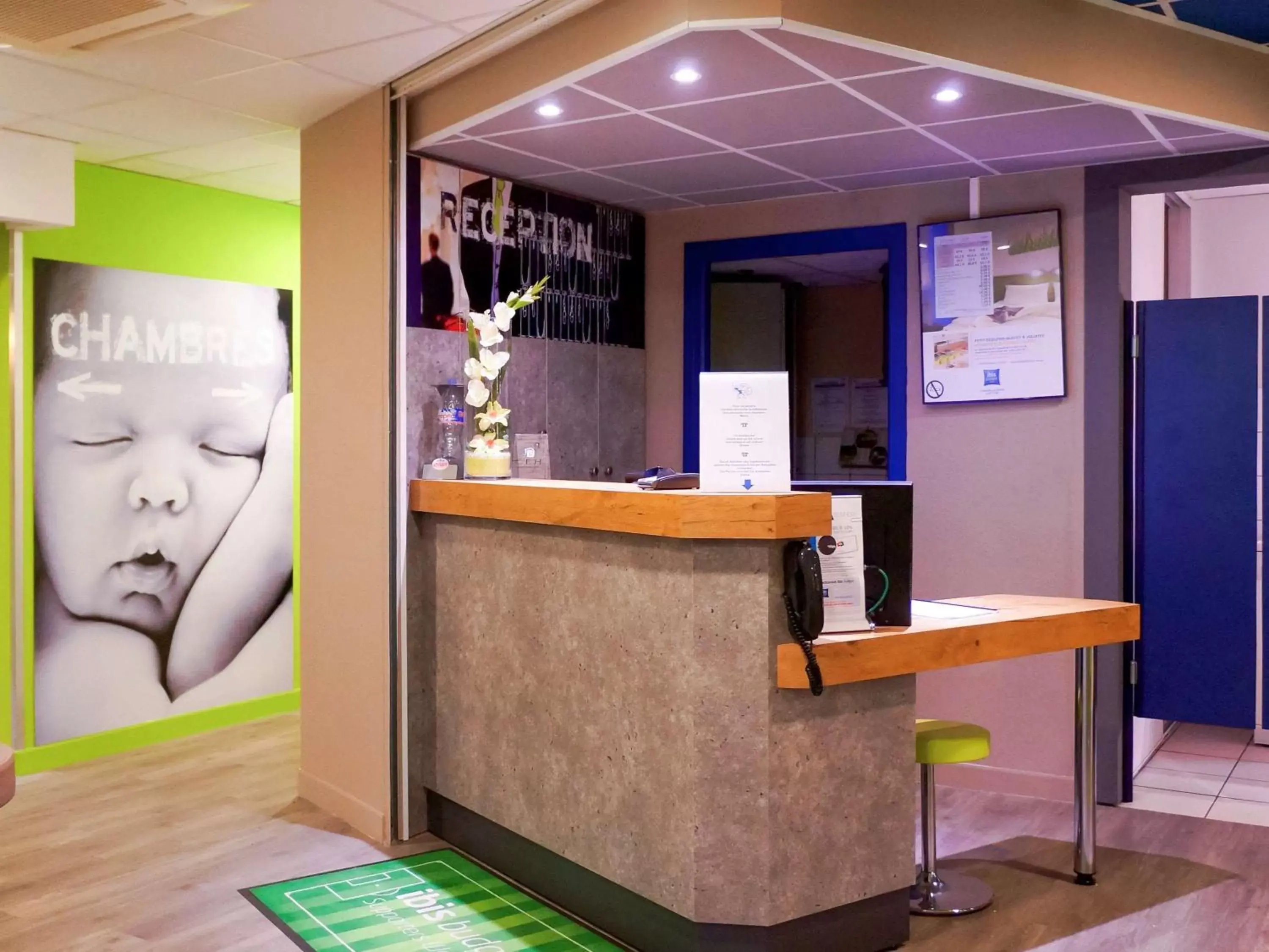 Property building, Lobby/Reception in ibis budget Metz Sud