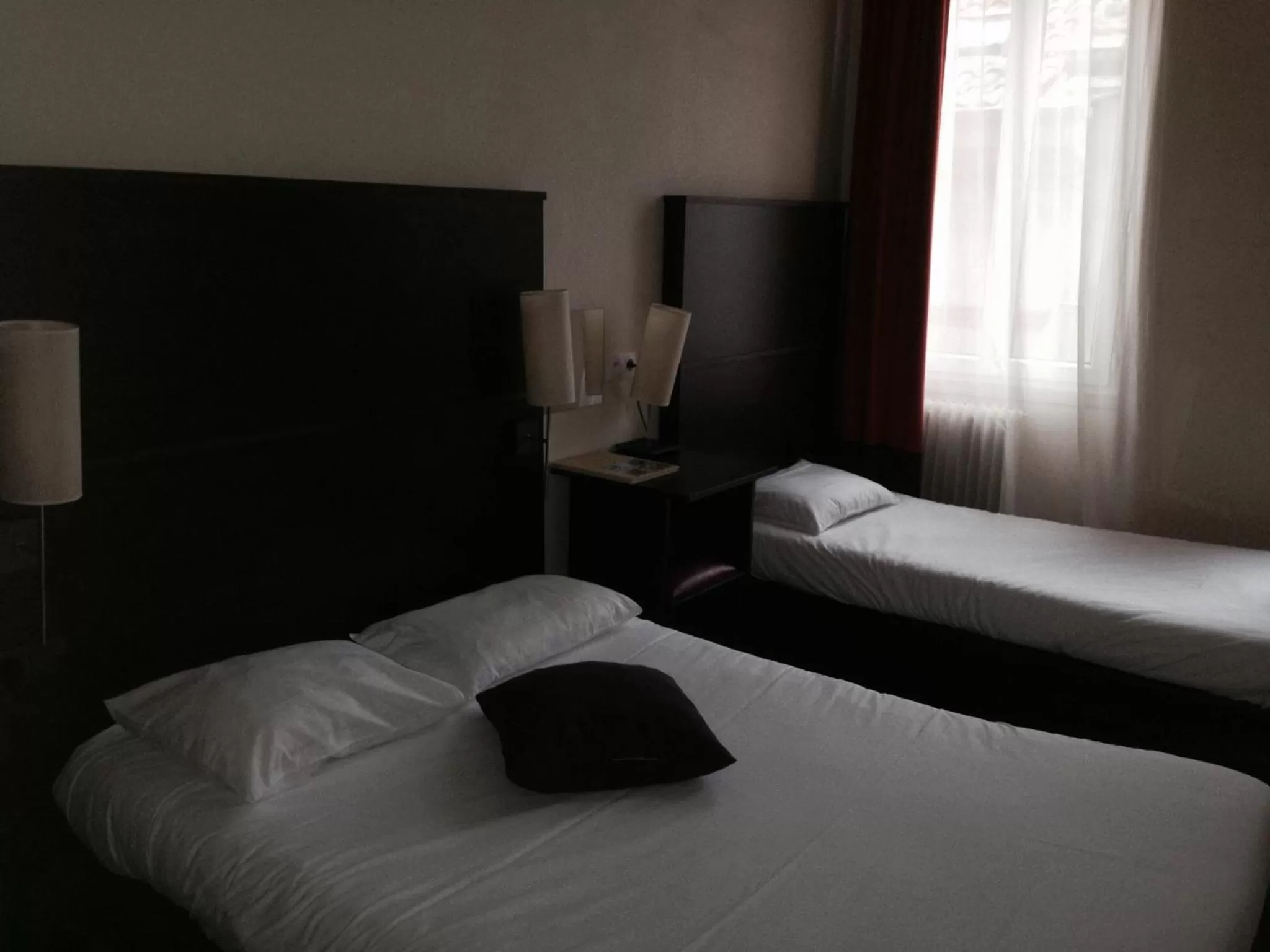 Bed in Hôtel des Ambassadeurs