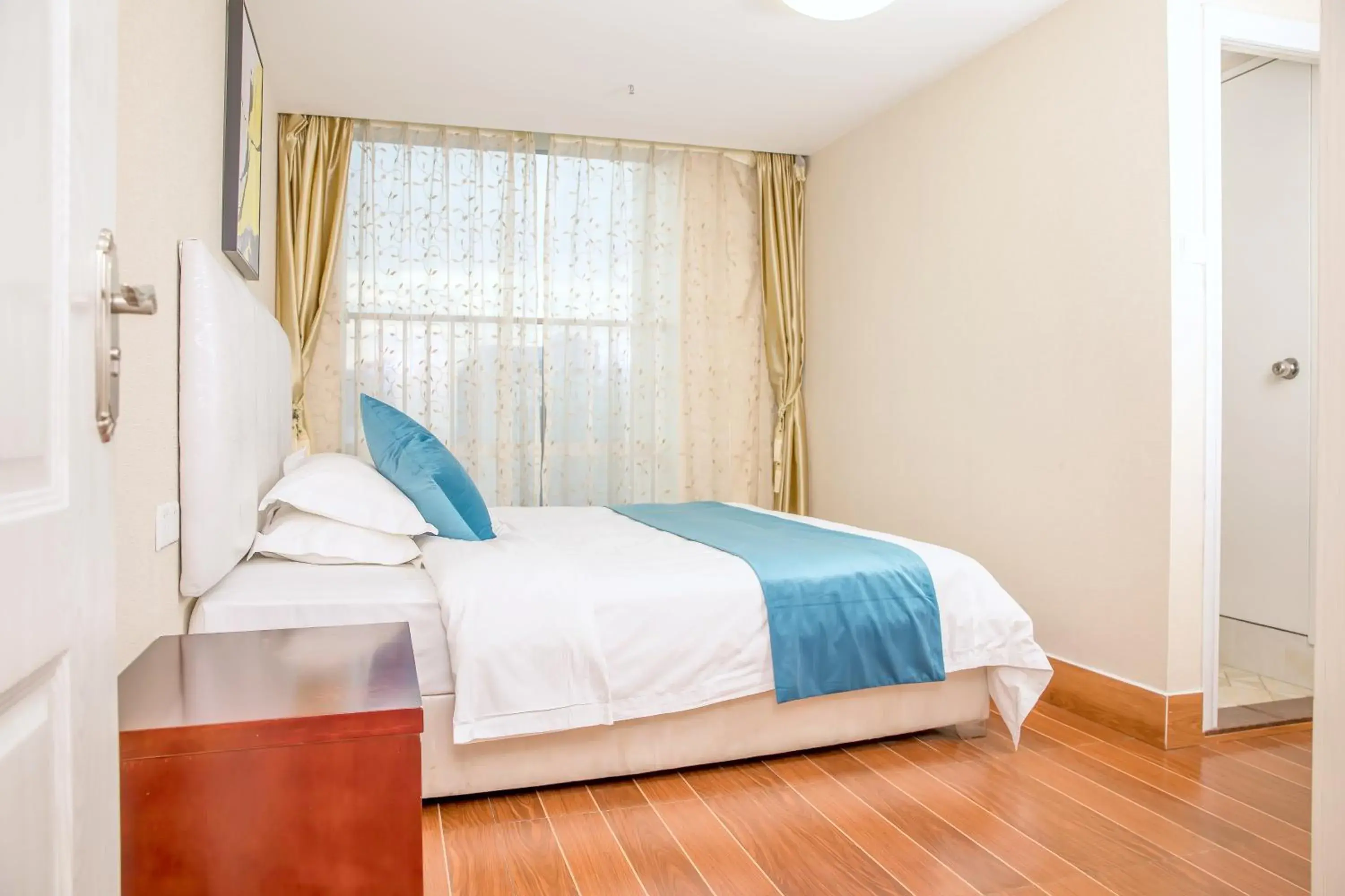 Photo of the whole room, Bed in Guangzhou Pengman Apartment Zhengjia Huanshi Branch