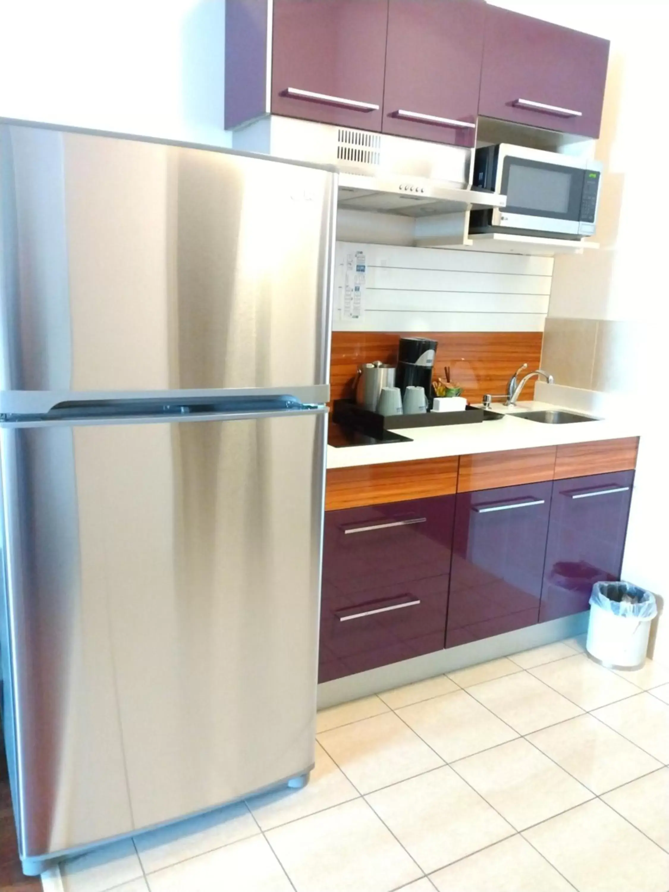 Kitchen/Kitchenette in Stars Inn and Suites Building A