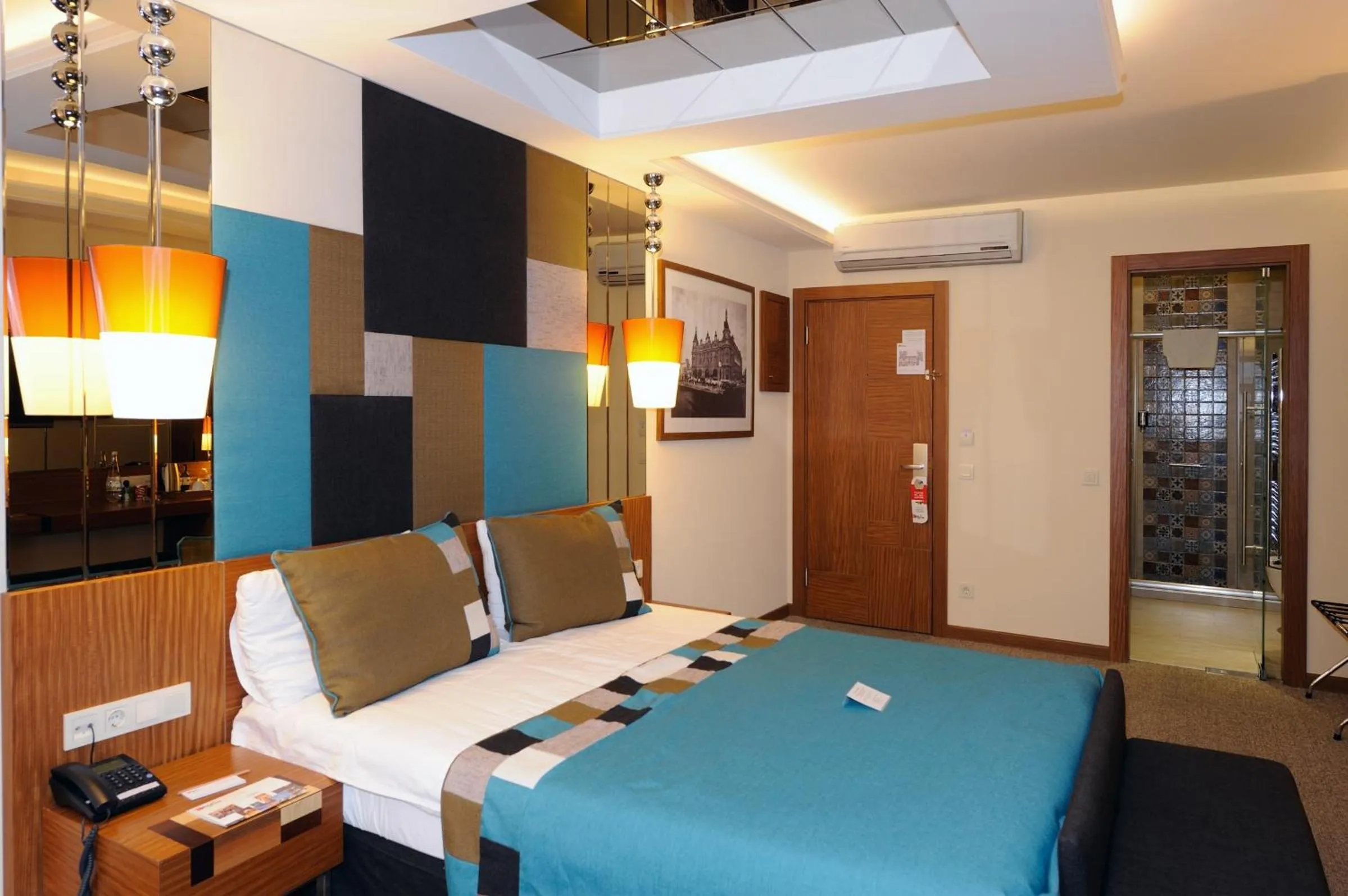 Photo of the whole room, Bed in Collage Pera Hotel