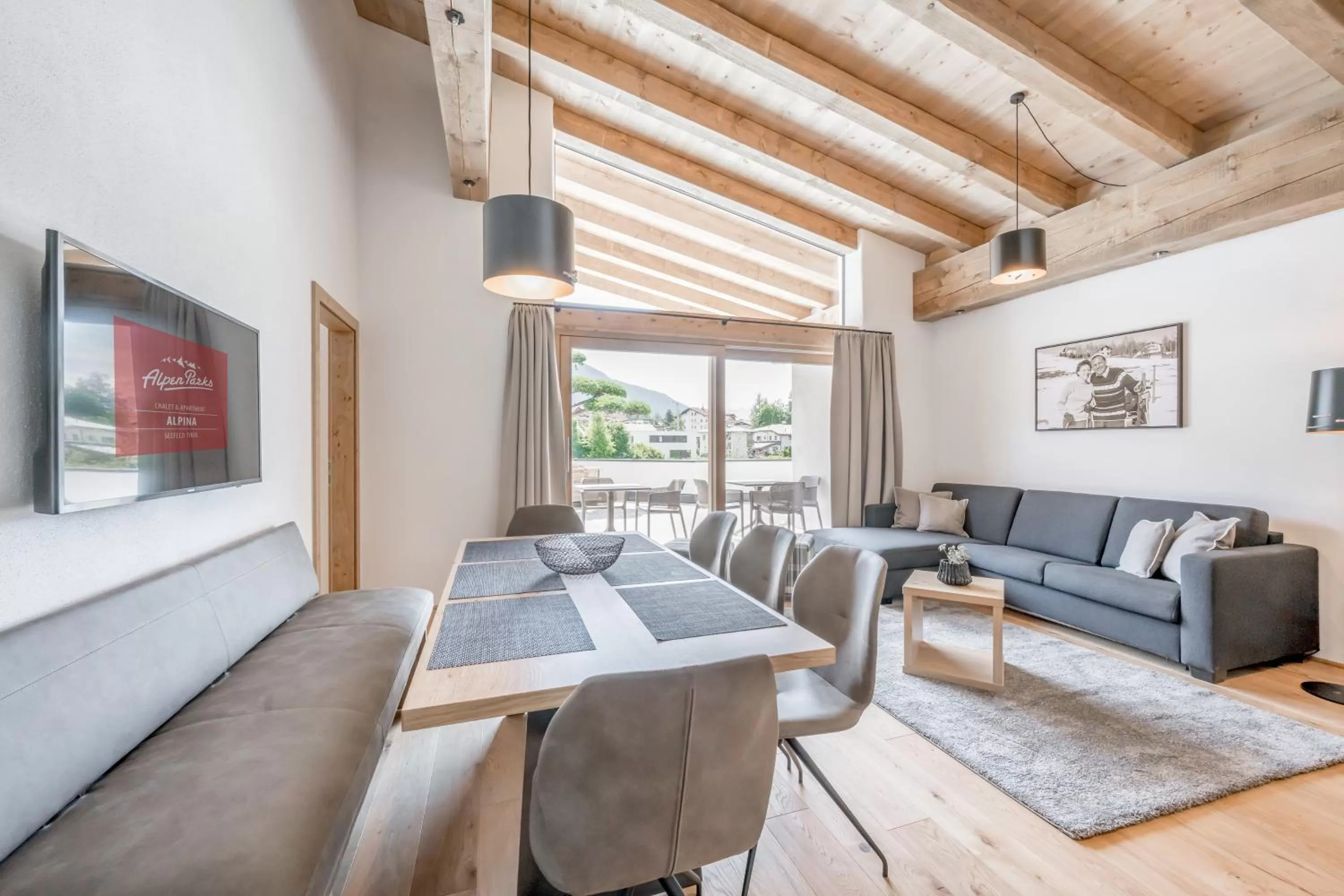 TV and multimedia in AlpenParks Chalet & Apartment Alpina Seefeld