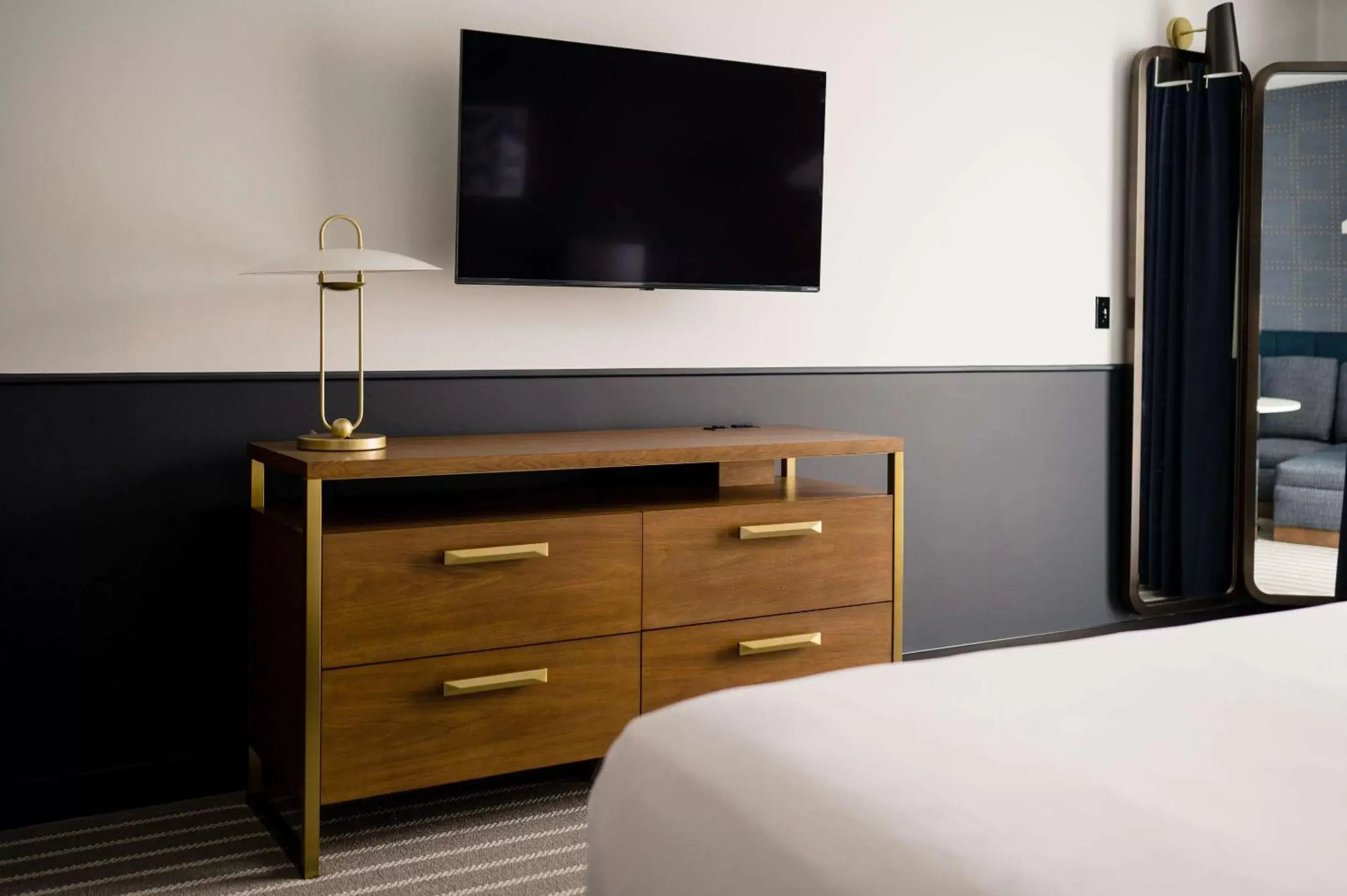 Bedroom, TV/Entertainment Center in Cambria Hotel Boston Somerville