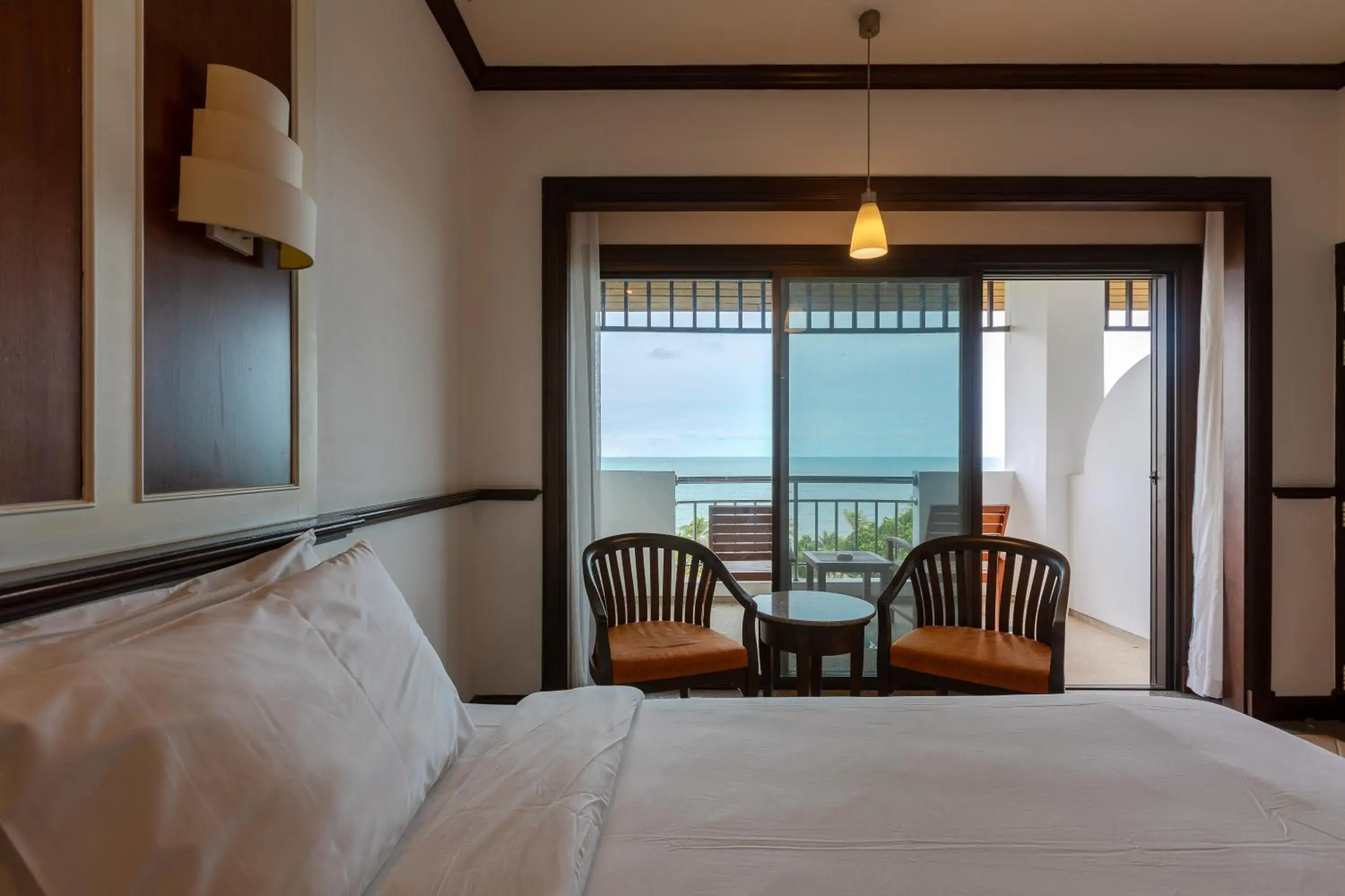 Balcony/Terrace, Bed in Pinnacle Grand Jomtien Resort and Beach Club - SHA Extra Plus