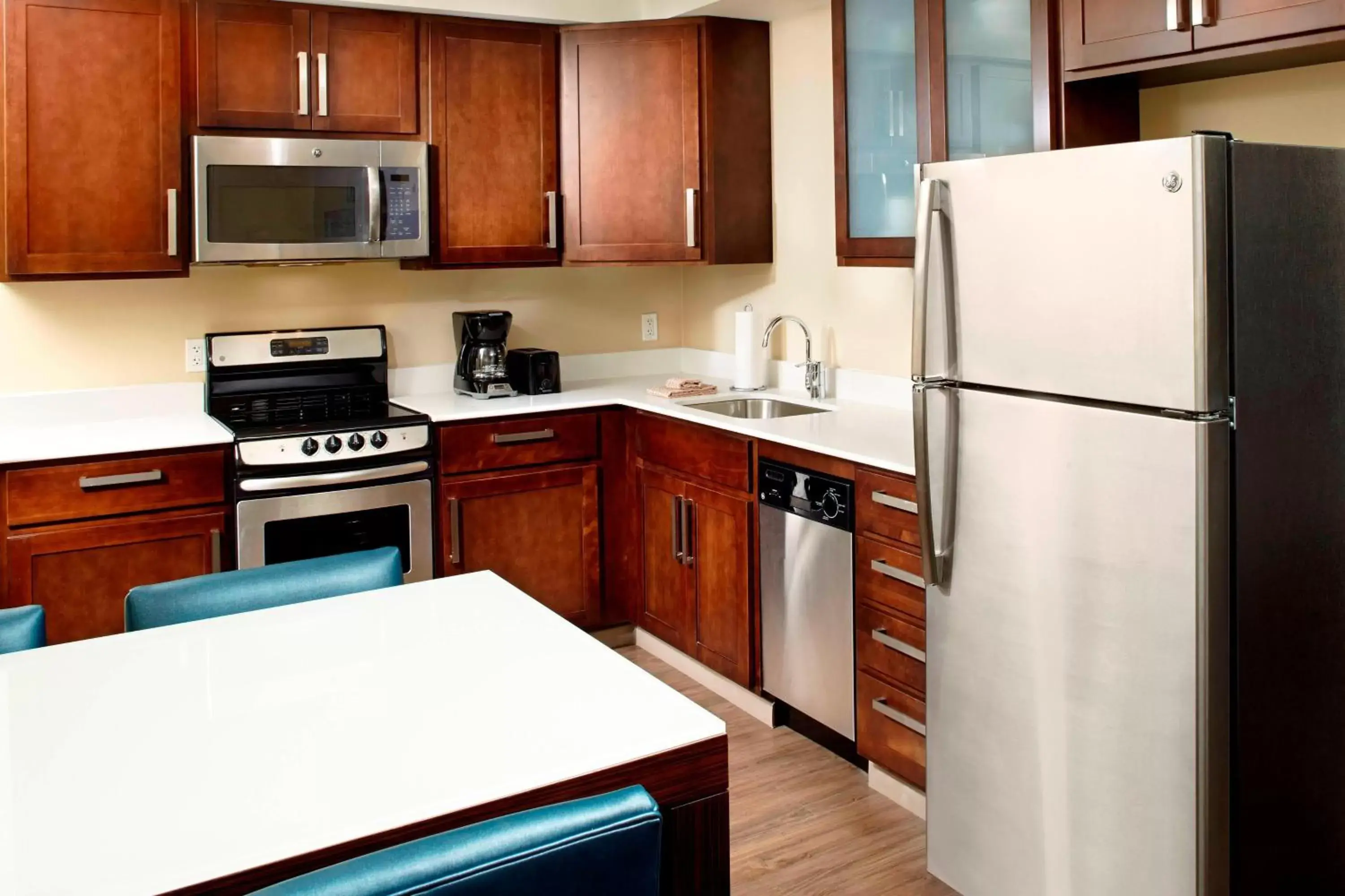 Bedroom, Kitchen/Kitchenette in Residence Inn by Marriott Durham Duke University Medical Center Area