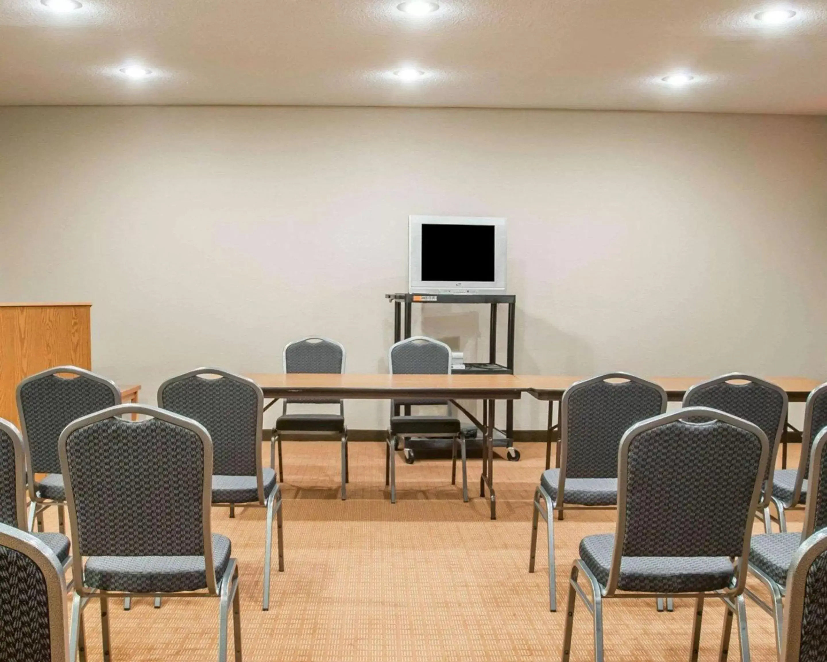 On site, Business Area/Conference Room in Sleep Inn & Suites Lake of the Ozarks