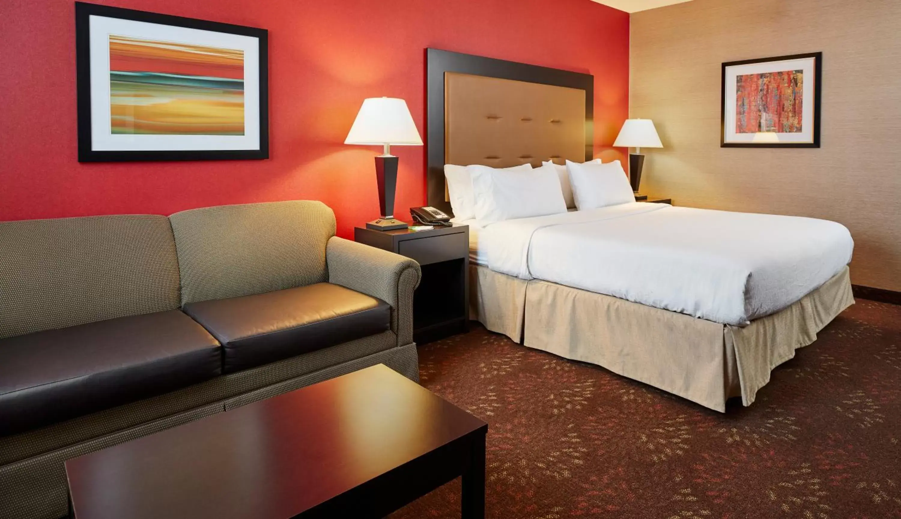 Photo of the whole room, Bed in Holiday Inn Cincinnati Airport, an IHG Hotel
