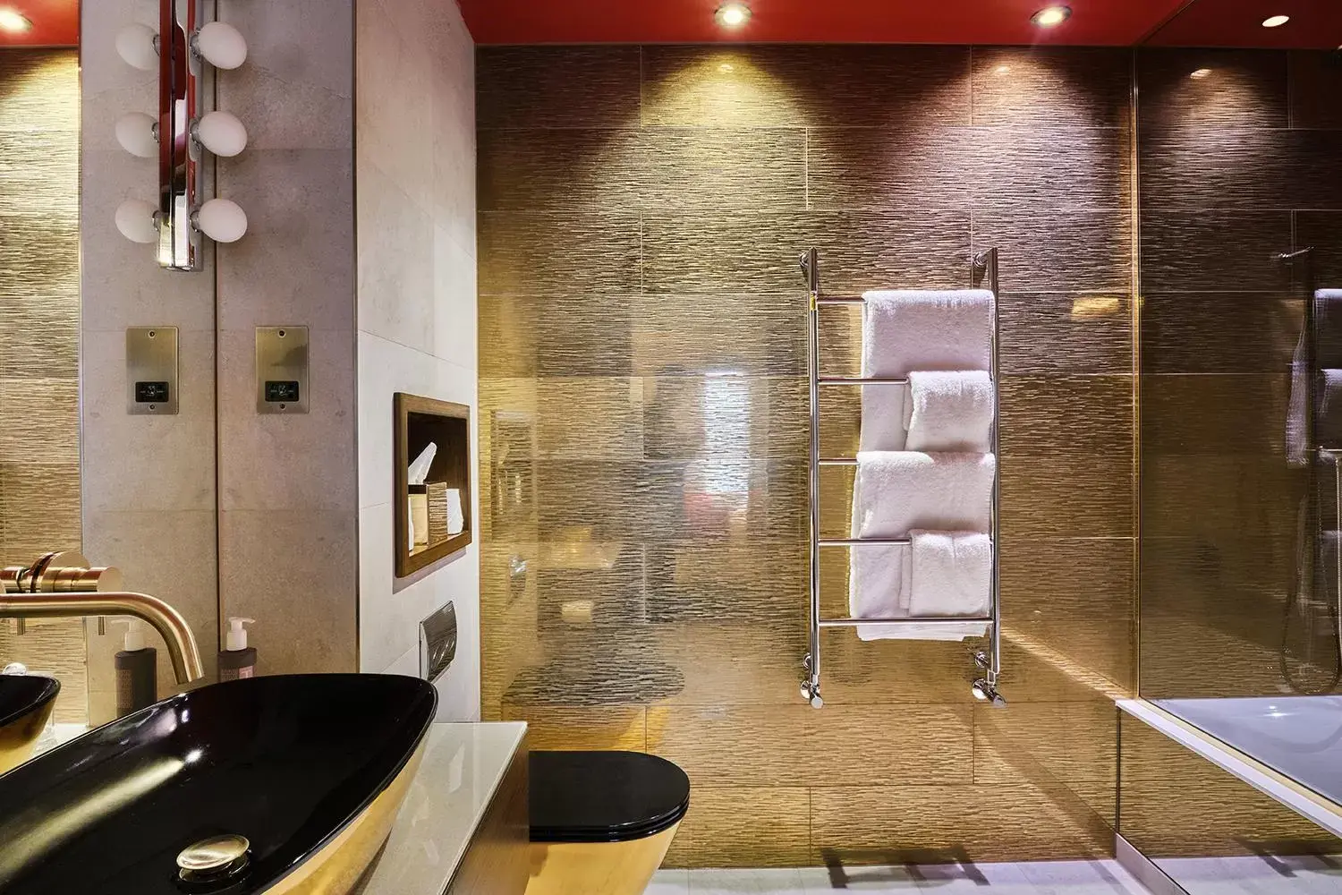 Bathroom in Megaro Hotel