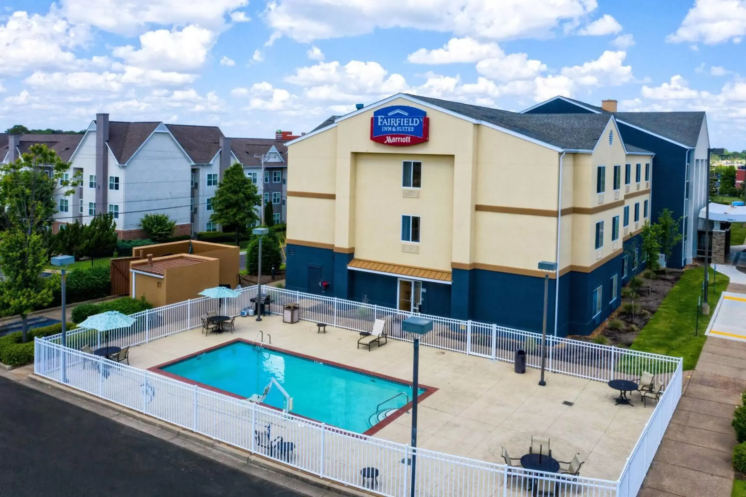 Property building, Swimming Pool in Fairfield Inn & Suites Memphis Southaven