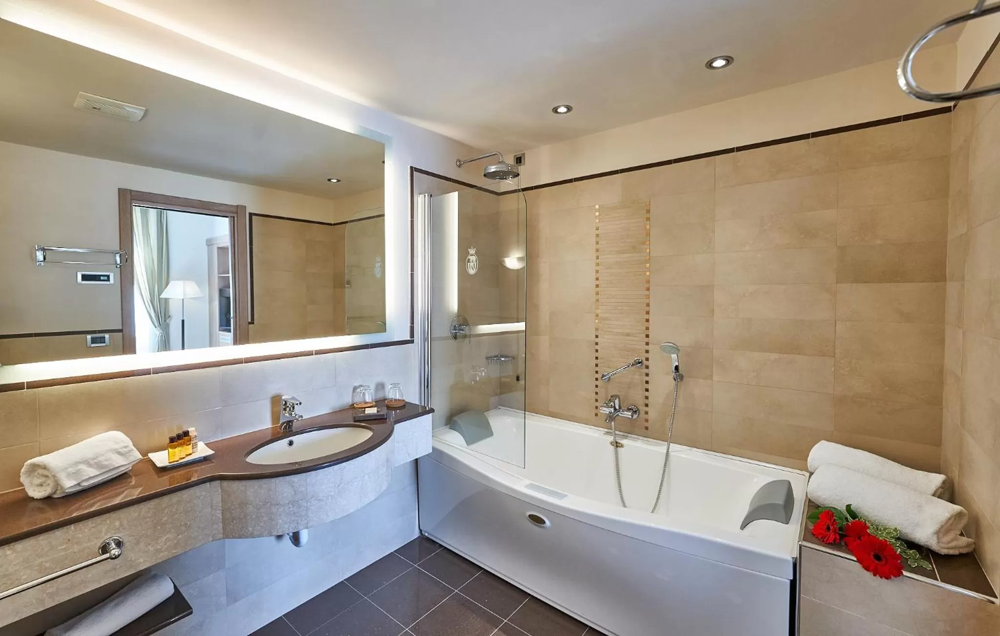 Hot Tub in Hotel Astoria