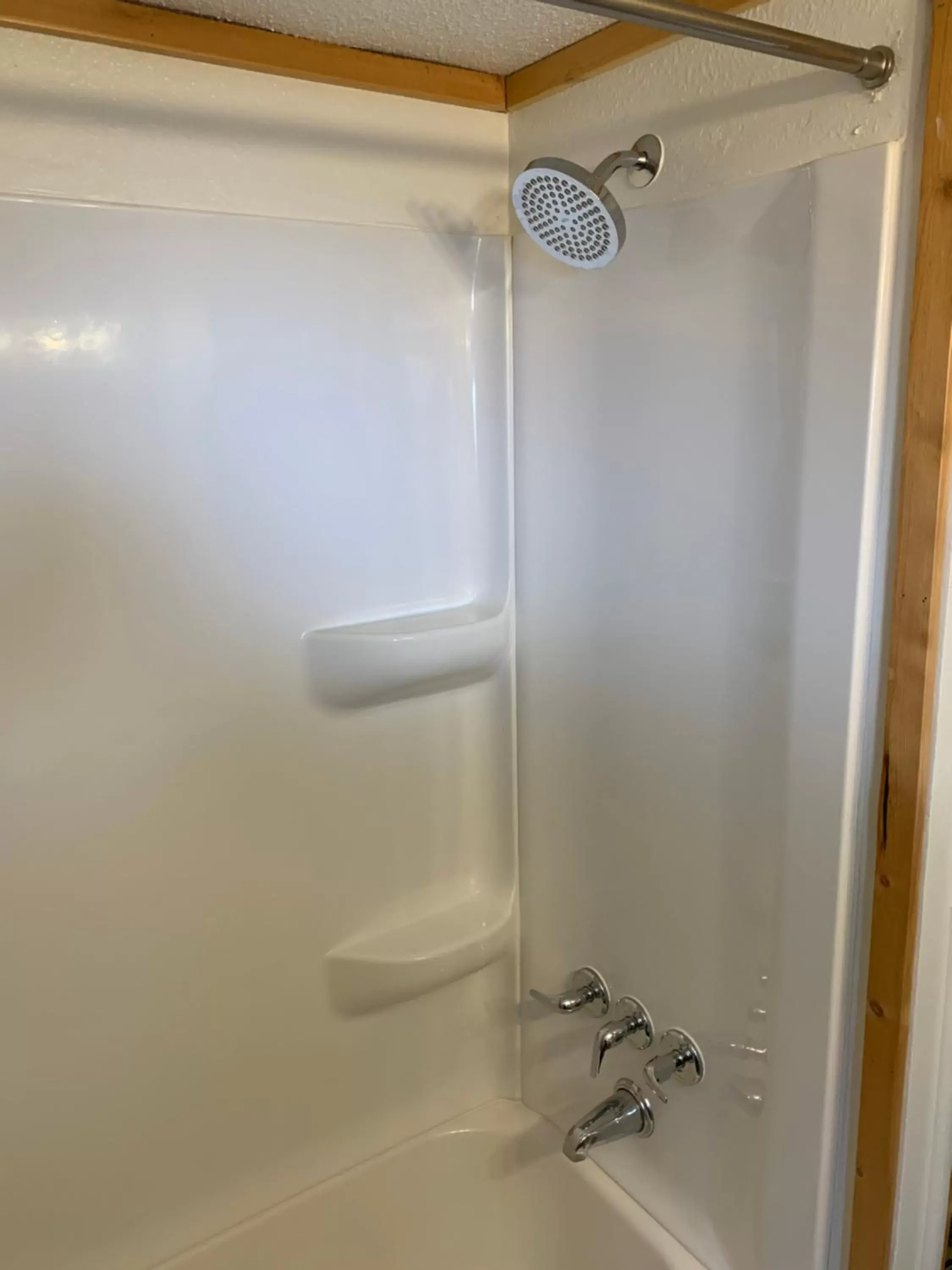 Shower, Bathroom in Glacier Haven Inn