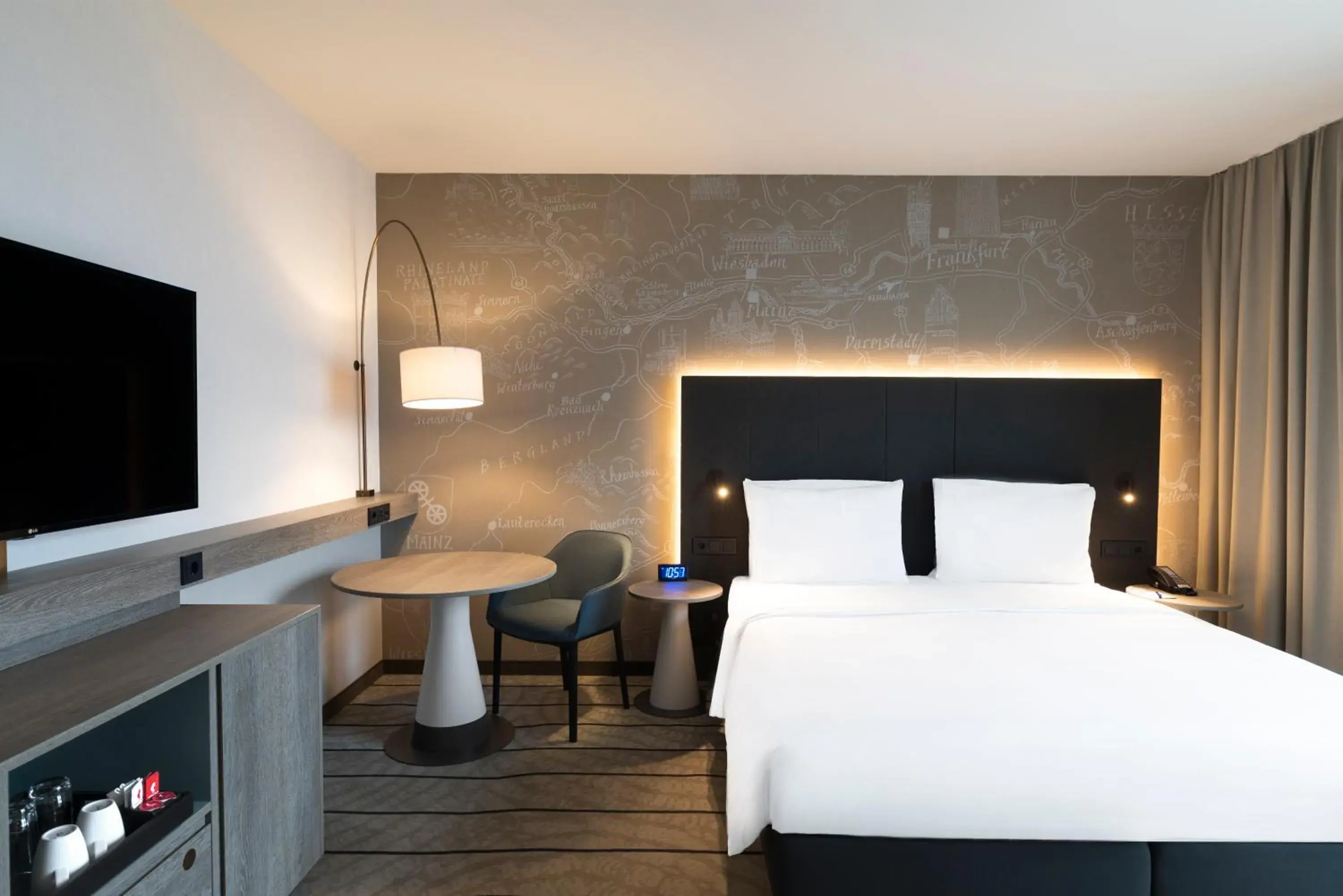 TV and multimedia, Bed in Hyatt Place Frankfurt Airport