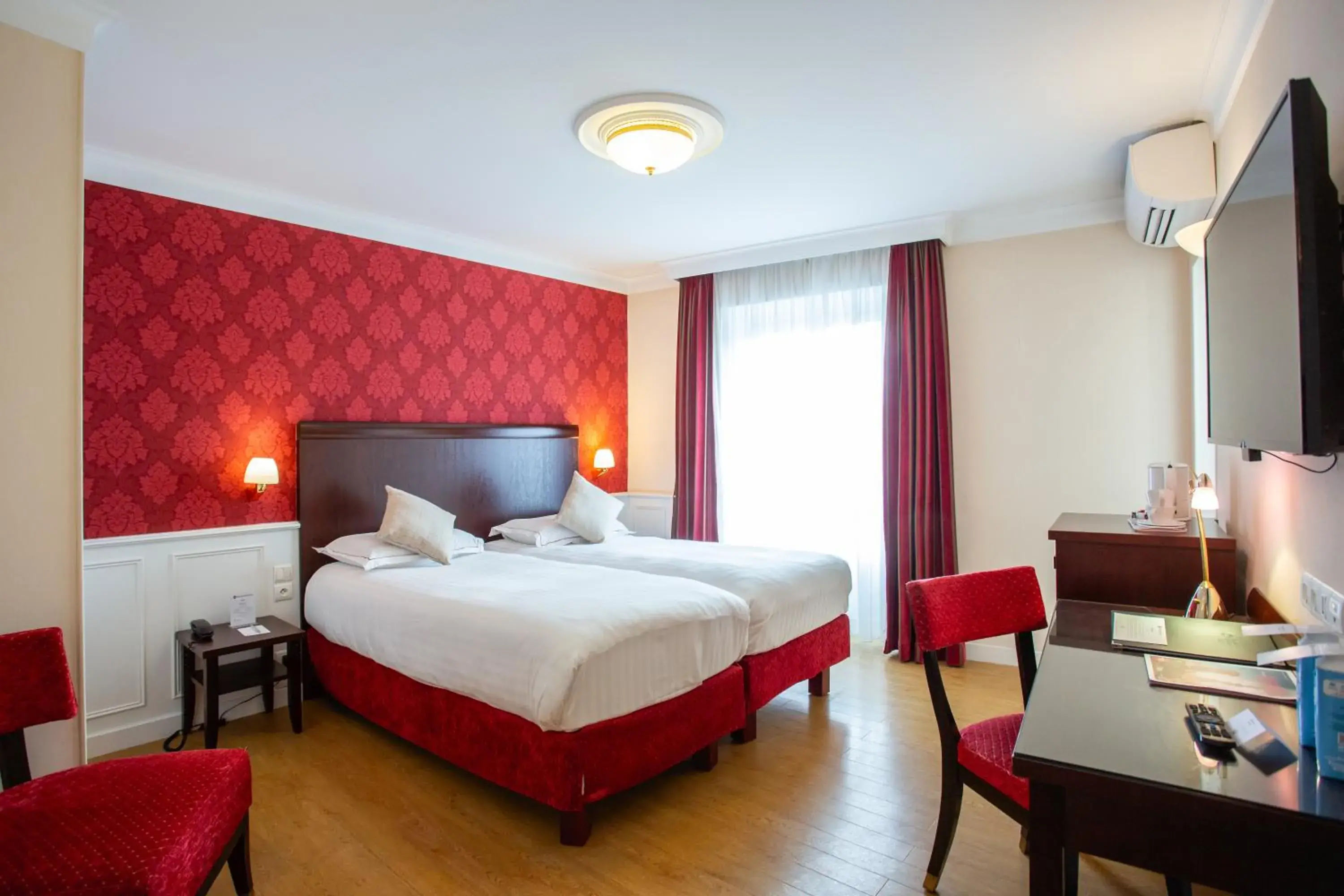 Bedroom, Bed in Best Western Plus Hotel D'Angleterre