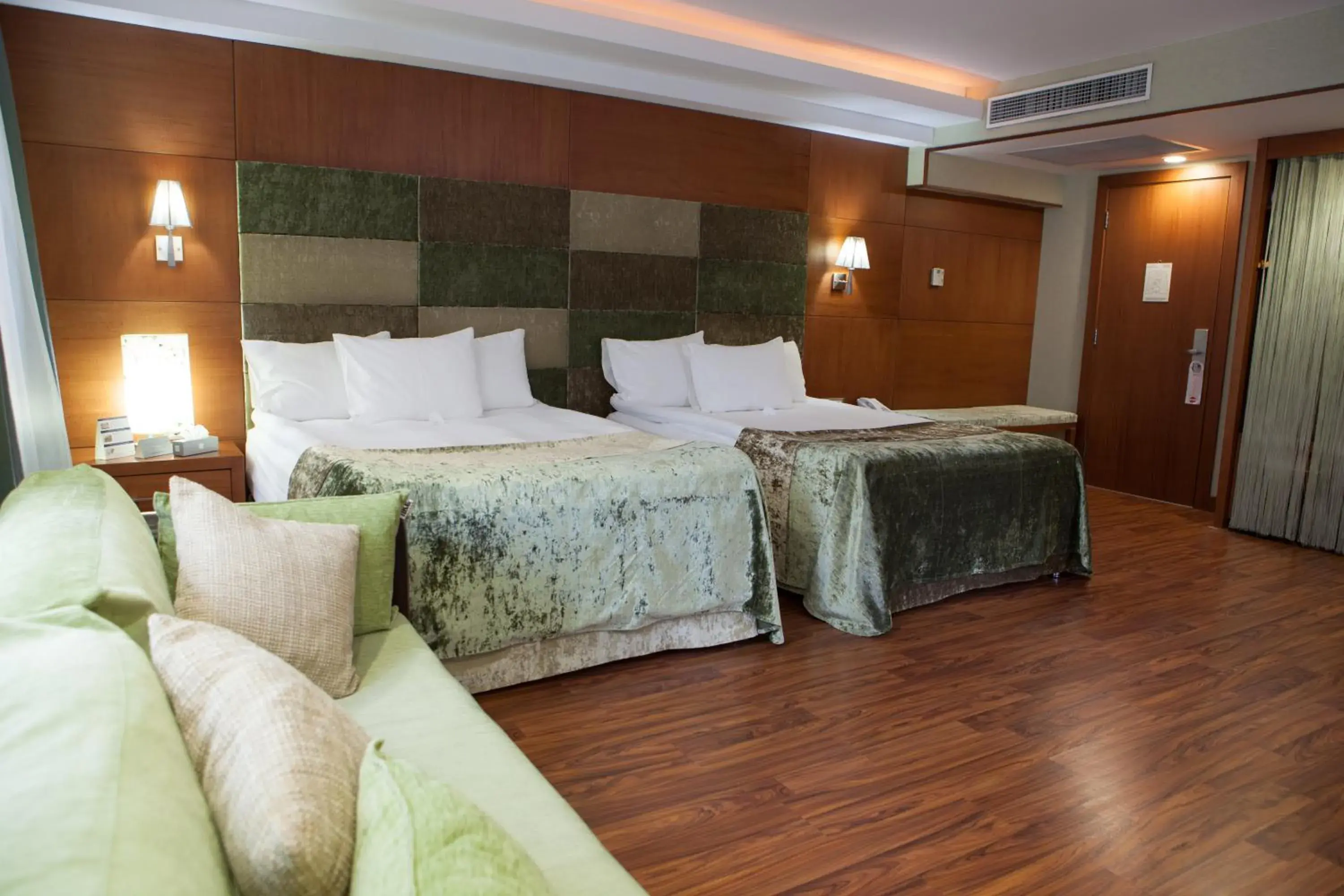Photo of the whole room, Bed in Limak Ambassadore Hotel Ankara