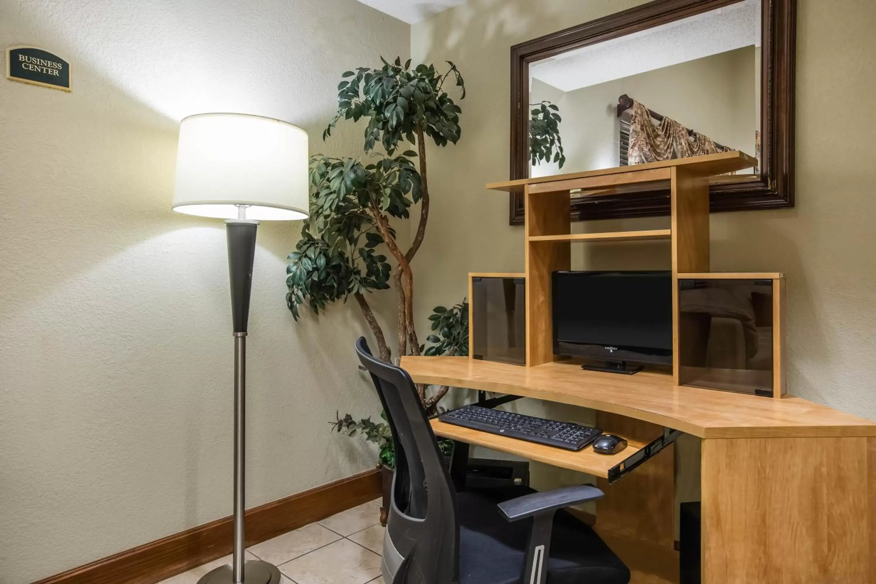 Business facilities, TV/Entertainment Center in Super 8 by Wyndham Wichita East