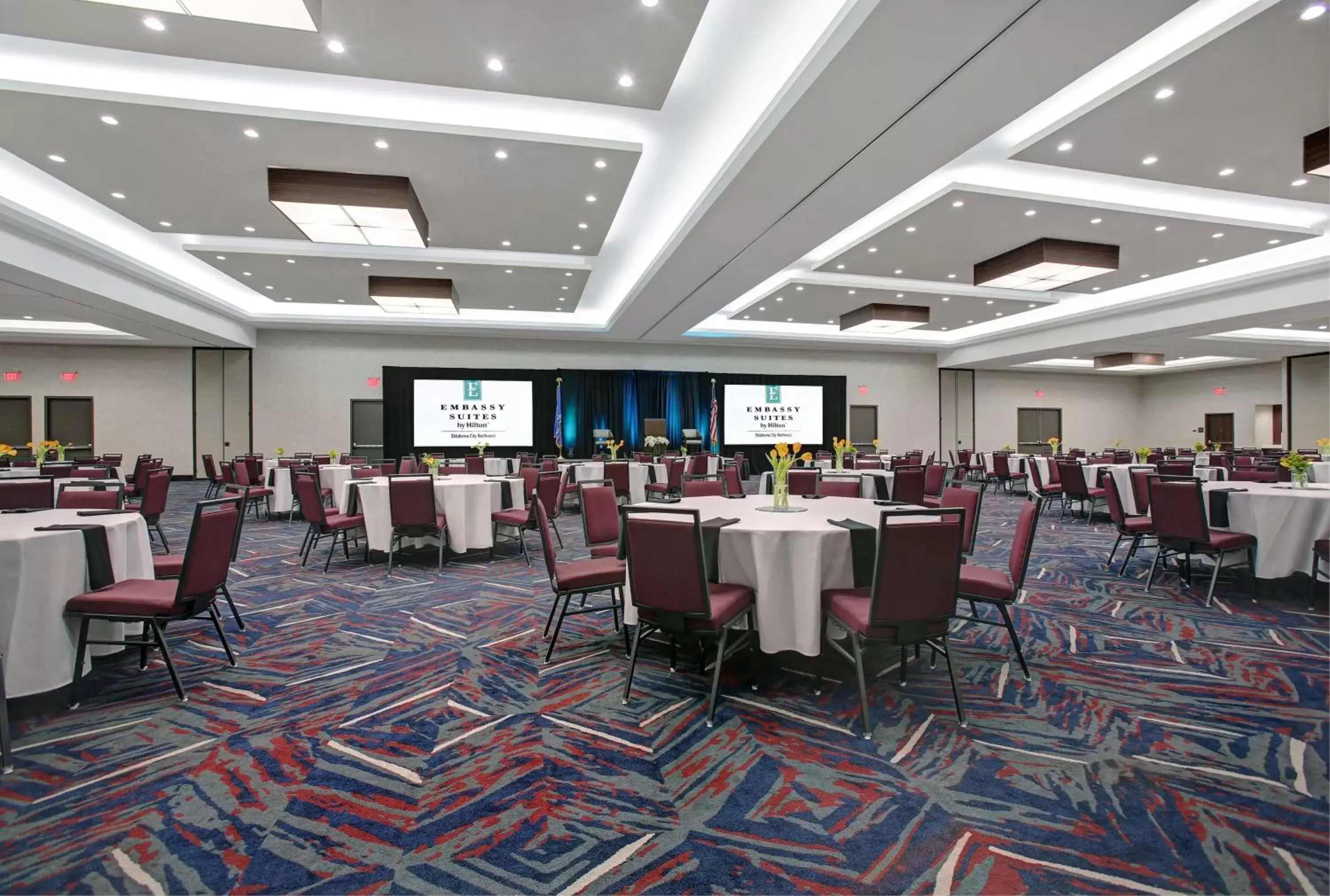 Meeting/conference room, Restaurant/Places to Eat in Embassy Suites By Hilton Oklahoma City Northwest