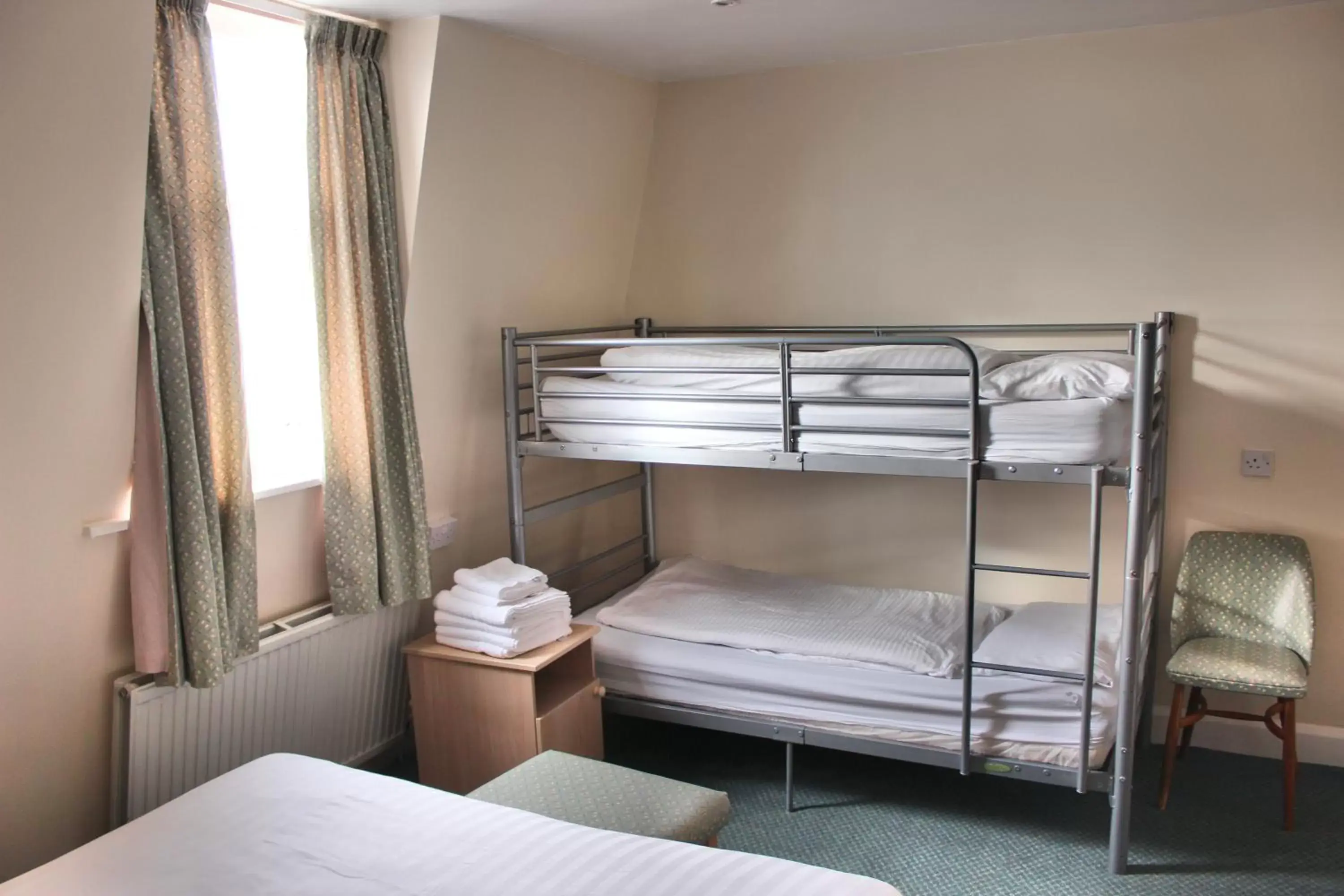 Bedroom, Bunk Bed in The Colwyn Hotel - near Pleasure Beach