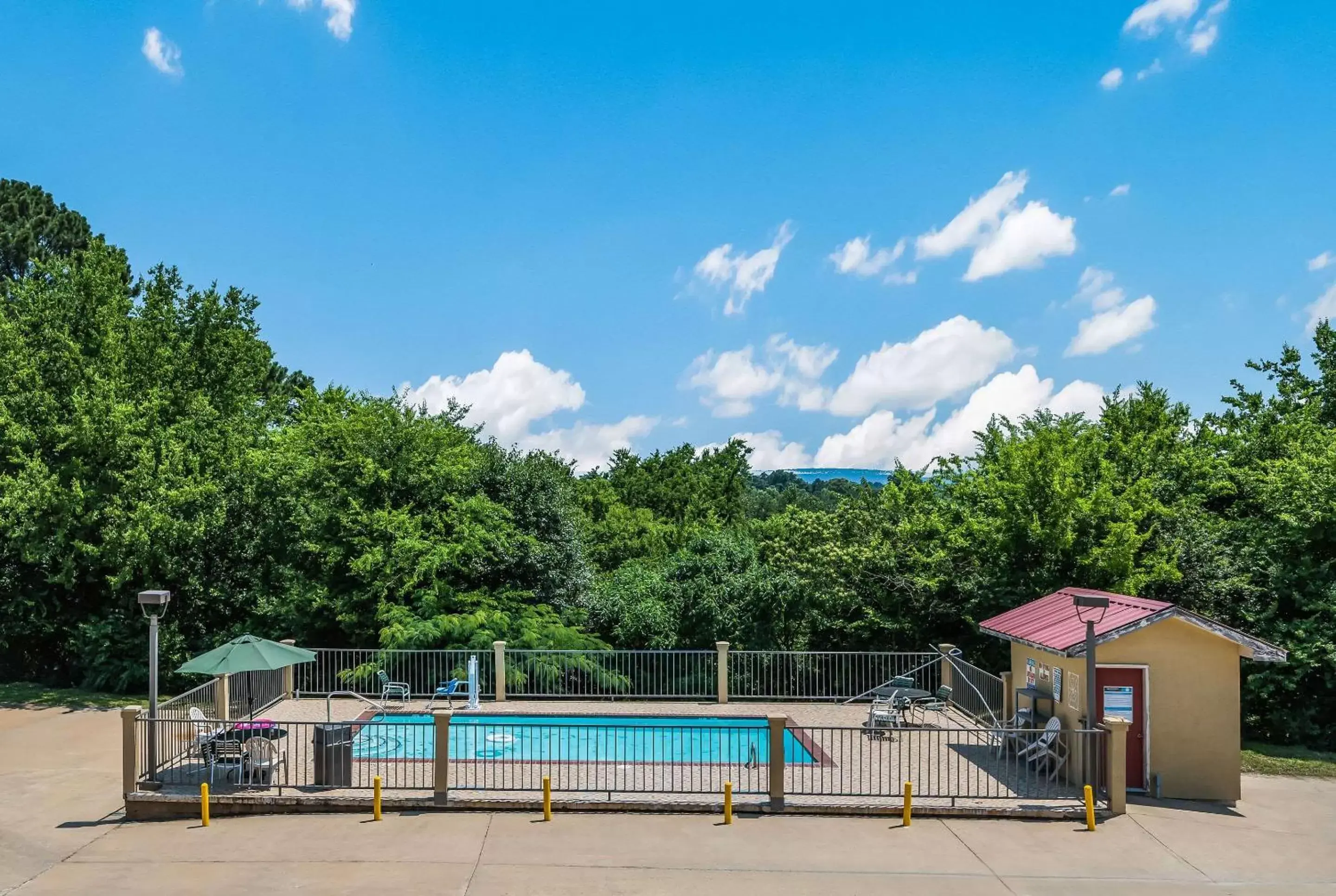 Activities, Swimming Pool in Quality Inn & Suites Hot Springs-Lake Hamilton