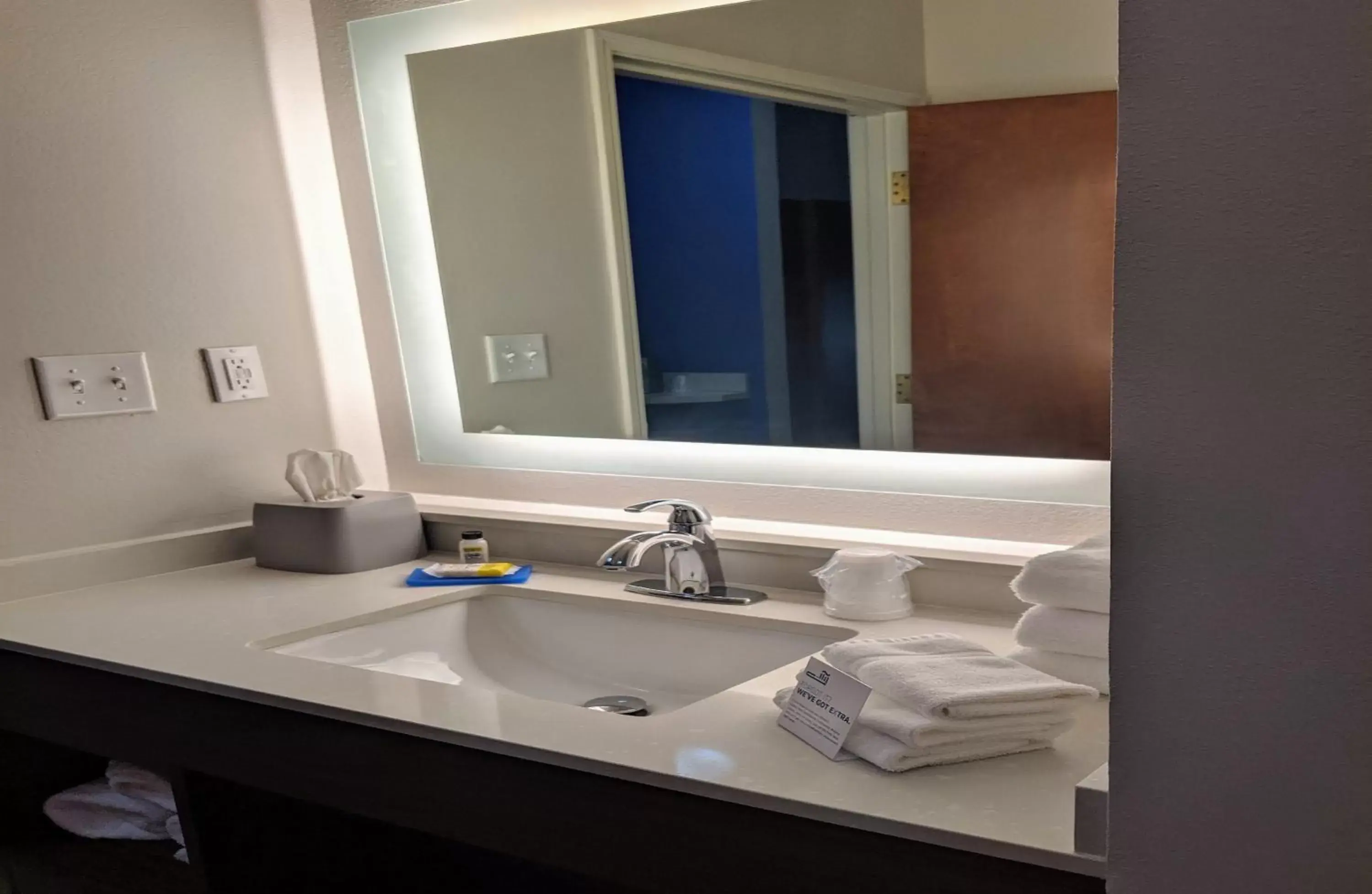 King room - Disability Access Hearing Accessible in Holiday Inn Express Stephens City by IHG King room - Disability Access Hearing Accessible in Holiday Inn Express Stephens City by IHG